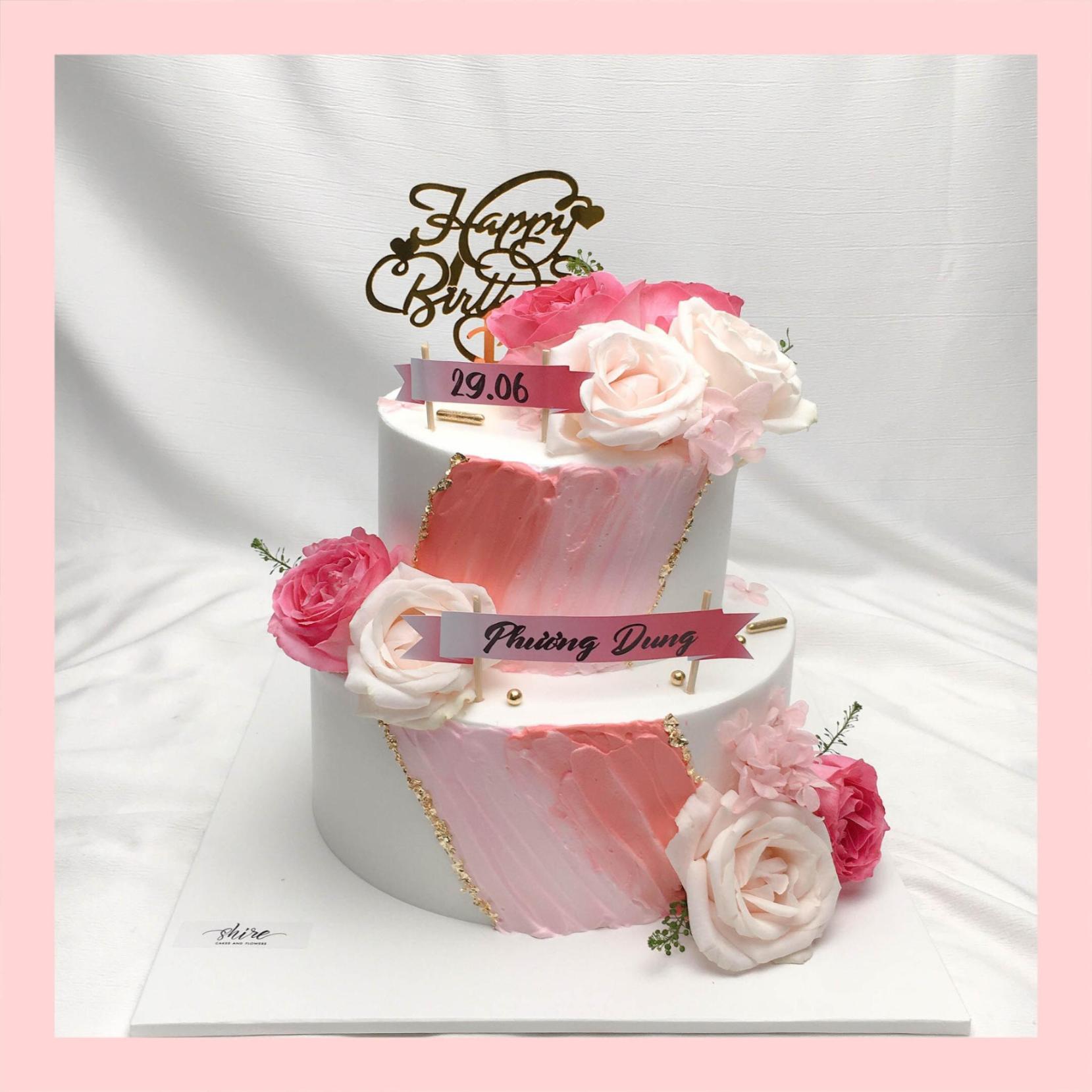 Bánh kem cưới bỏ quả 2 tầng trang trí hoa tươi