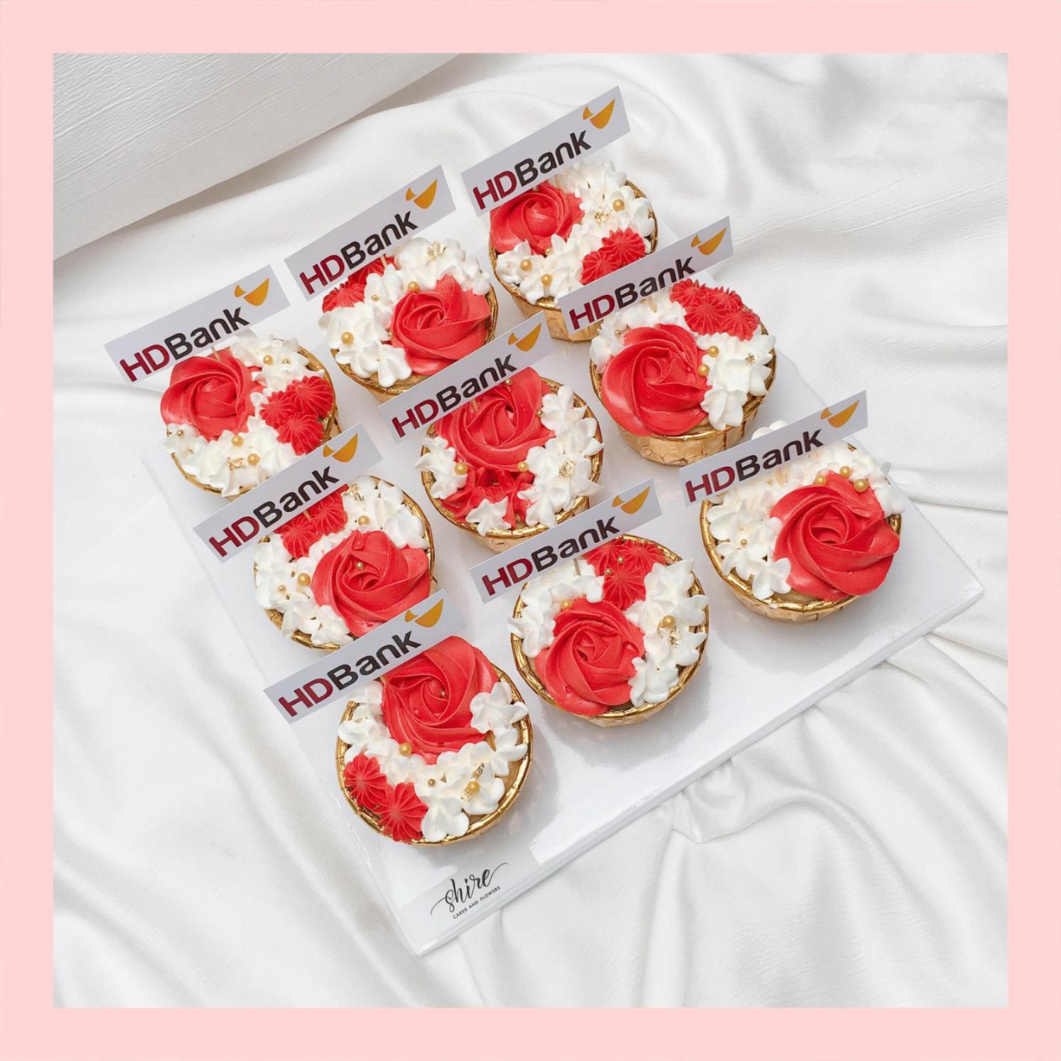 Set cupcake hoa kem bơ - Bánh sinh nhật dạng cupcake ổ