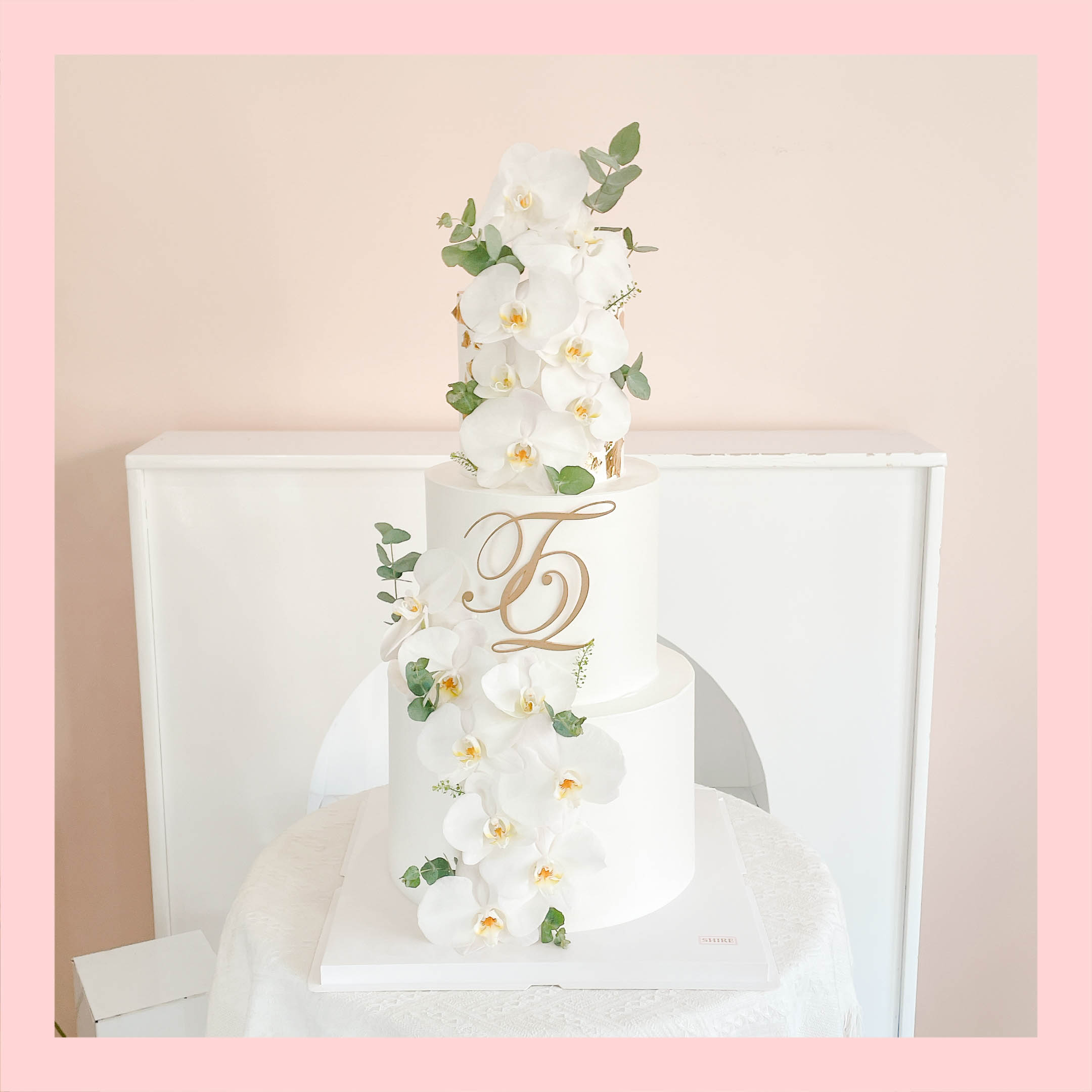 Bánh kem cưới nhà hàng lớn