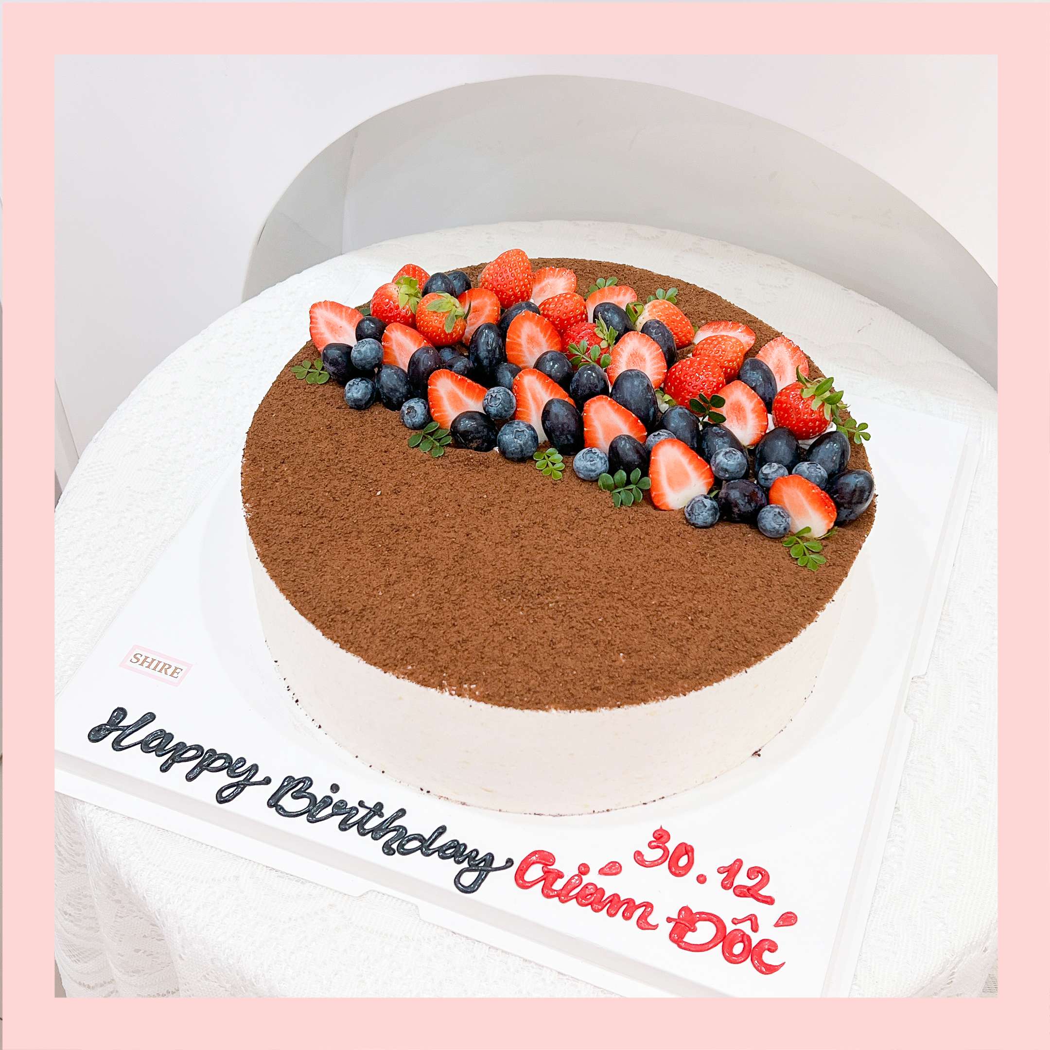 Tiramisu trang trí trái cây - Bánh kem tiramisu dạng ổ