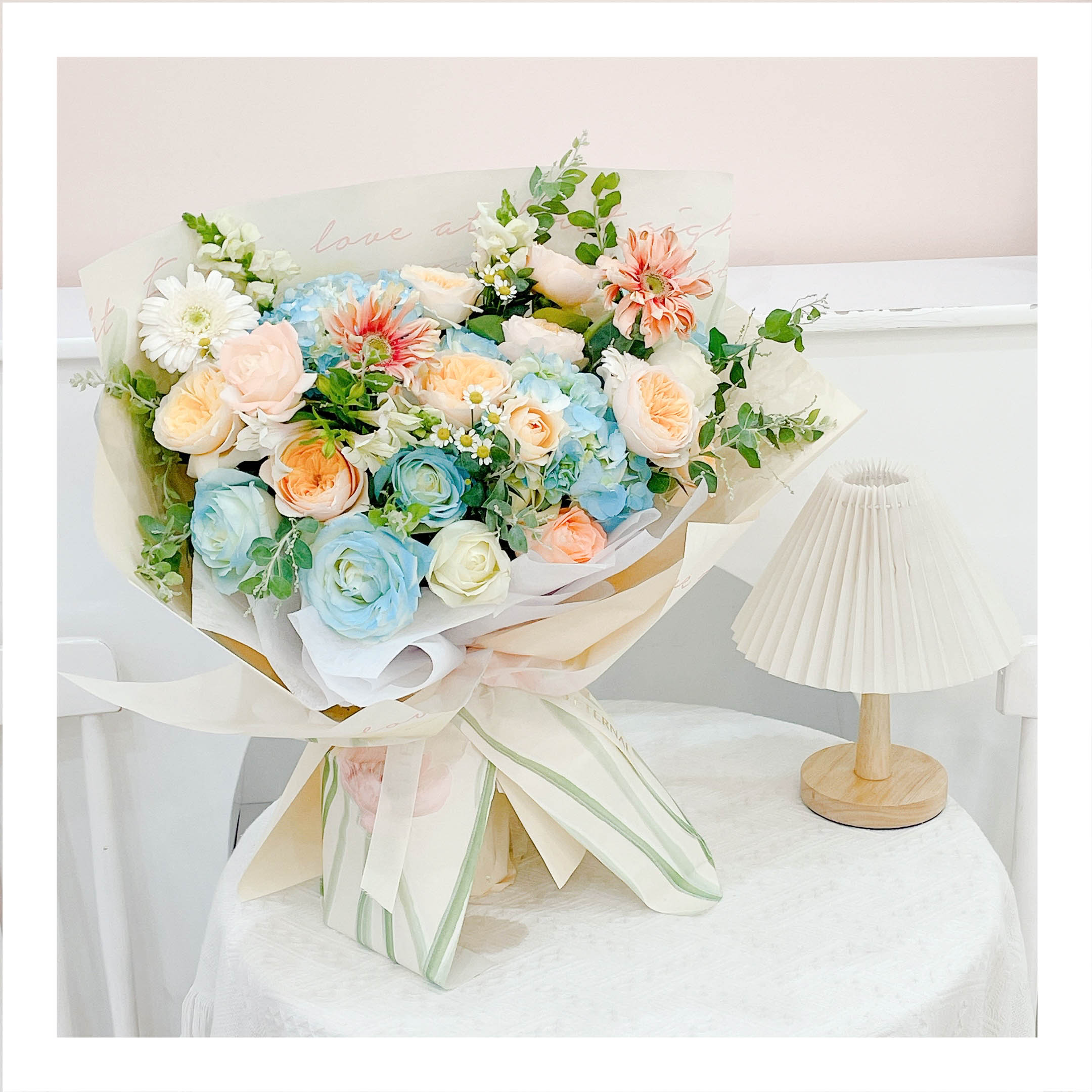 Bó hoa tươi tone xanh dương