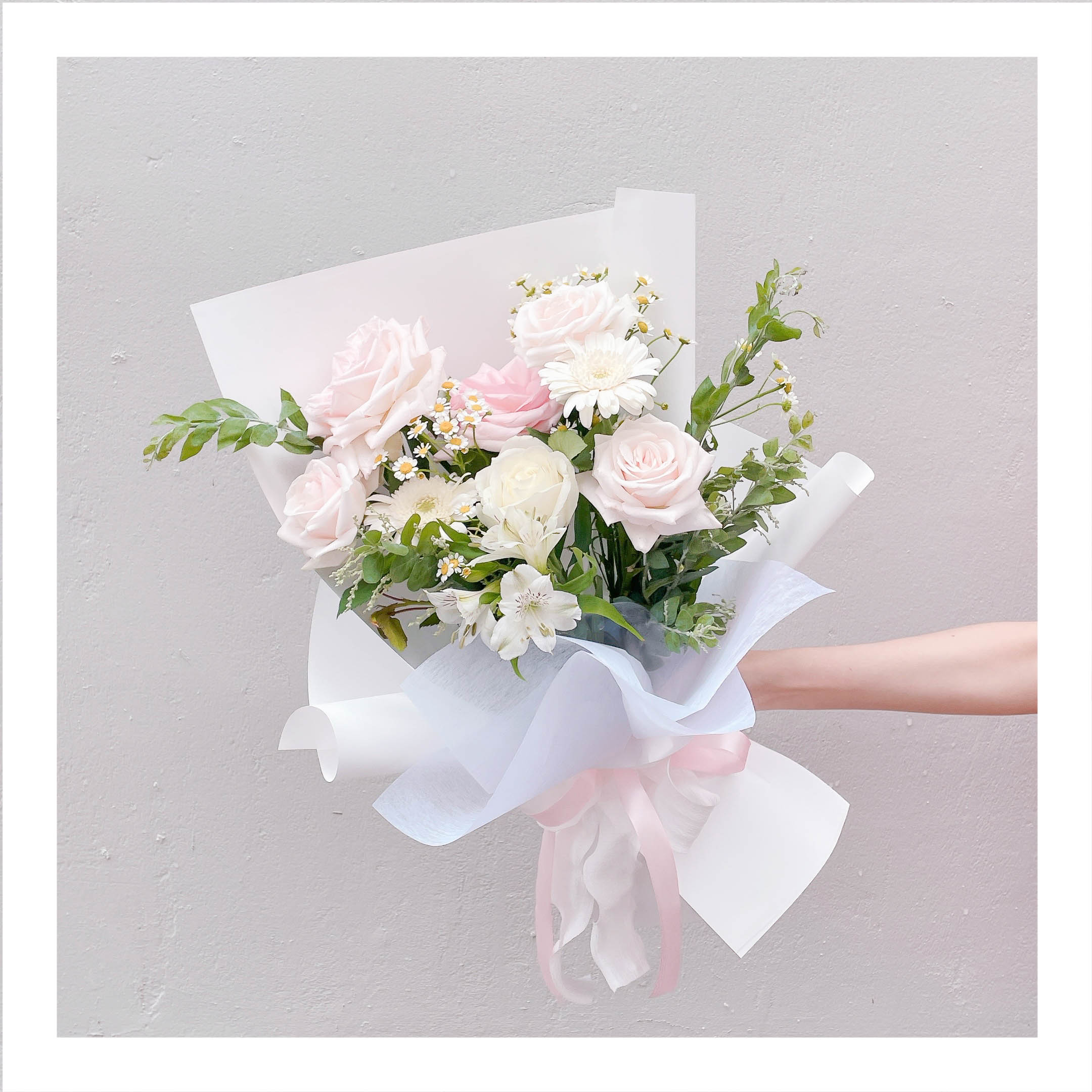 Bó hoa tươi tone hồng