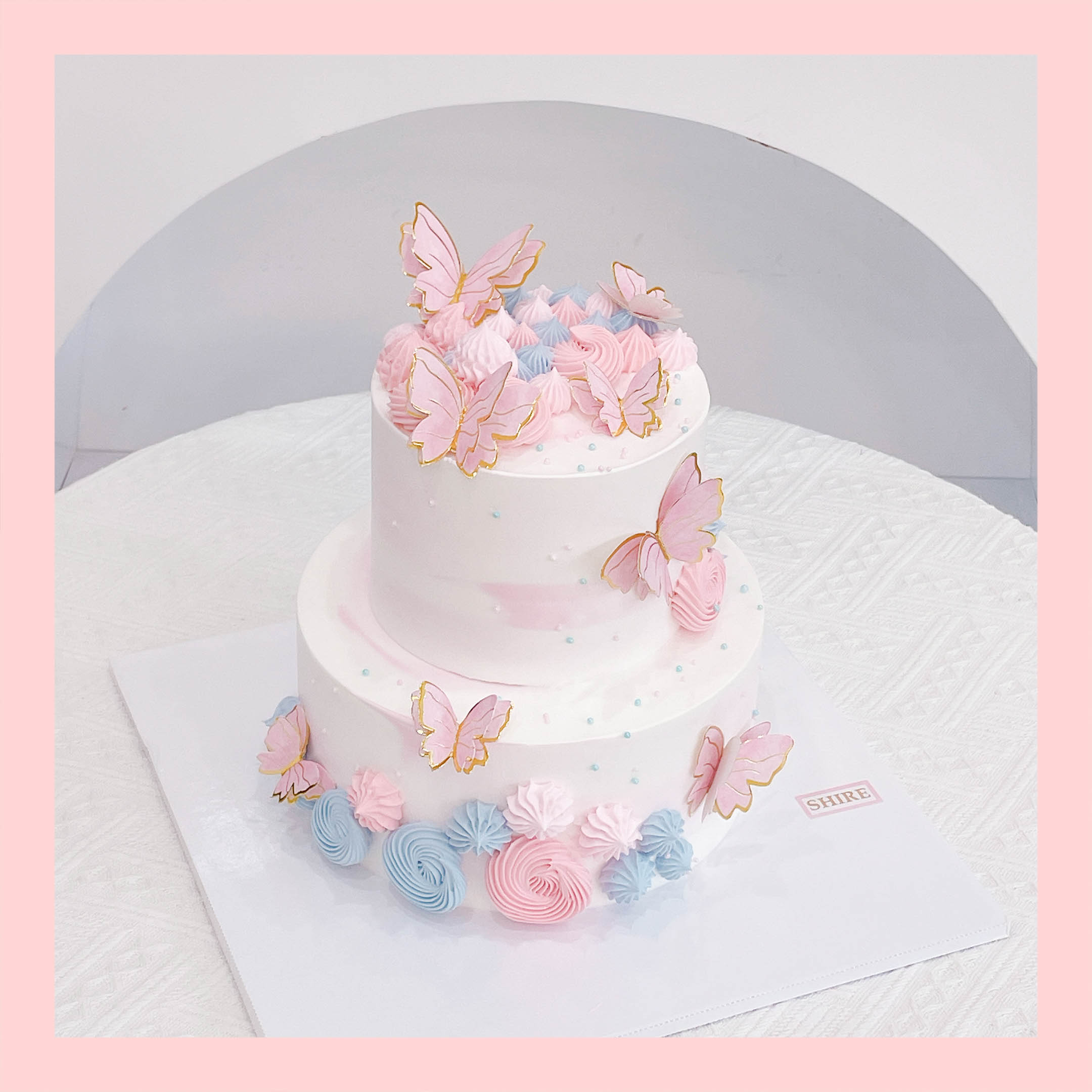 Bánh kem trang trí bướm - Bánh kem sinh nhật cho nữ