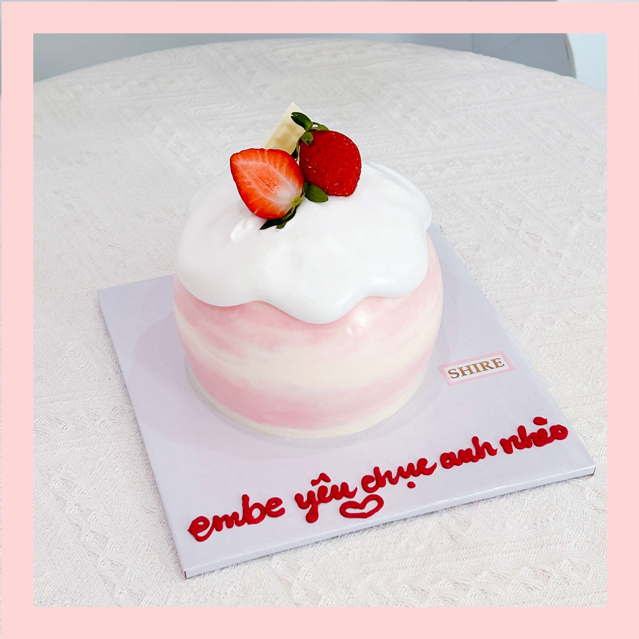 Bánh mini trang trí dâu tây - Bánh kem bơ mini 10-12cm