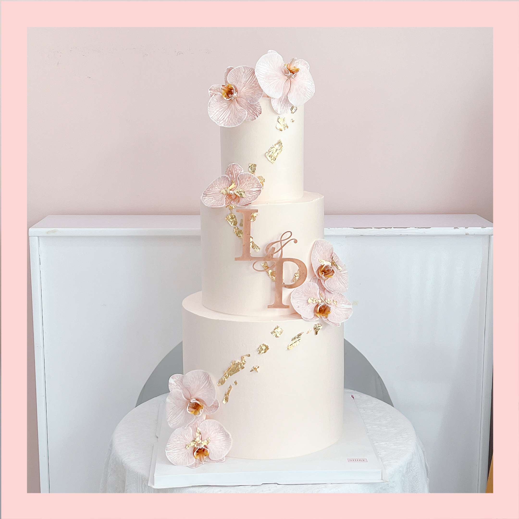 Bánh kem cưới nhà hàng lớn