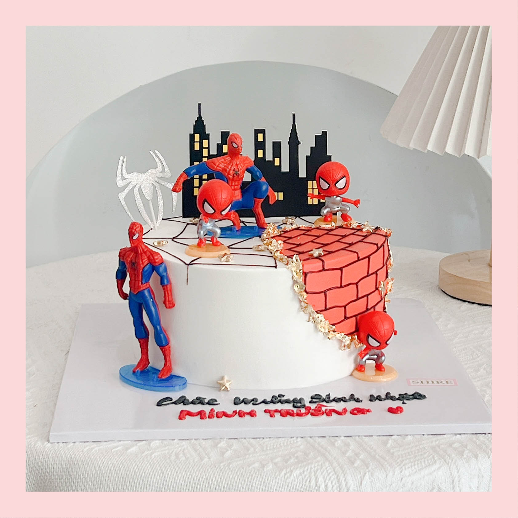 Bánh kem người nhện - Bánh sinh nhật bé trai