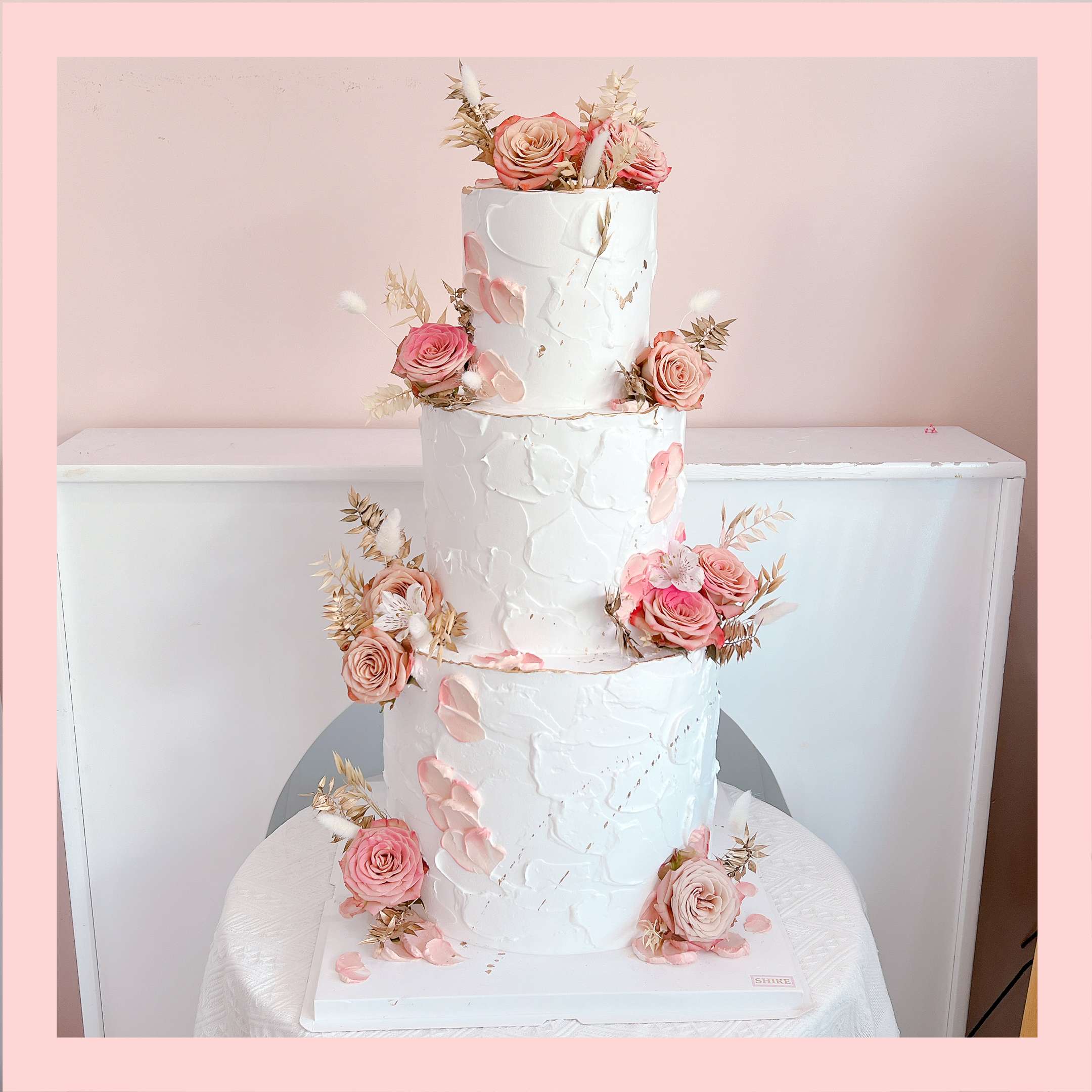 Bánh kem cưới nhà hàng lớn