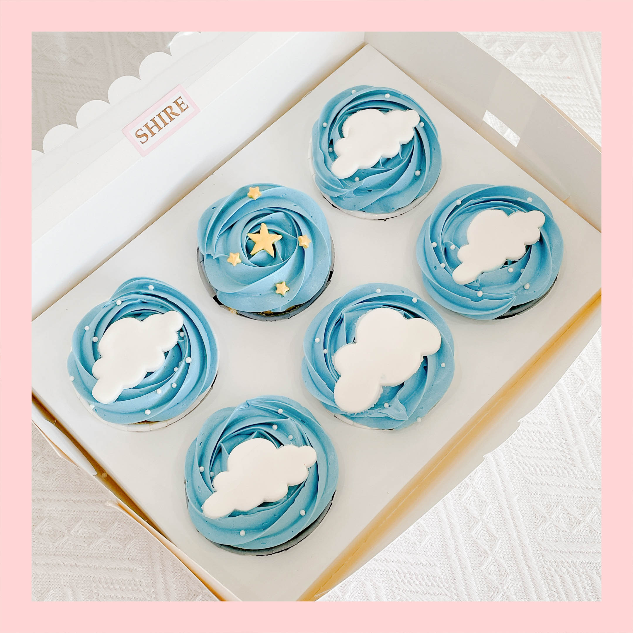 Set cupcake hoa kem bơ - Bánh sinh nhật dạng cupcake ổ