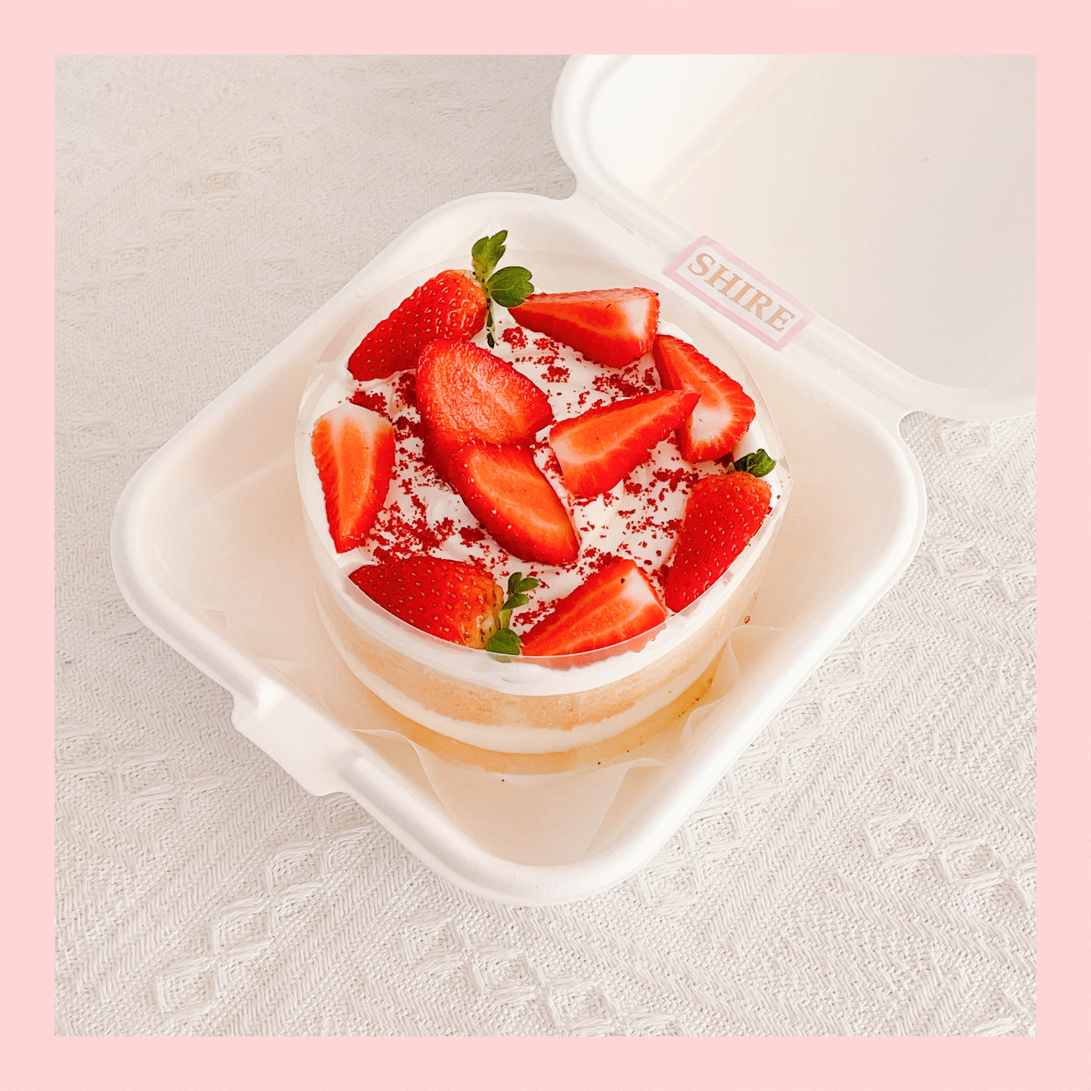 Mini Bento dâu tây - Bánh kem bơ mini hộp bã mía