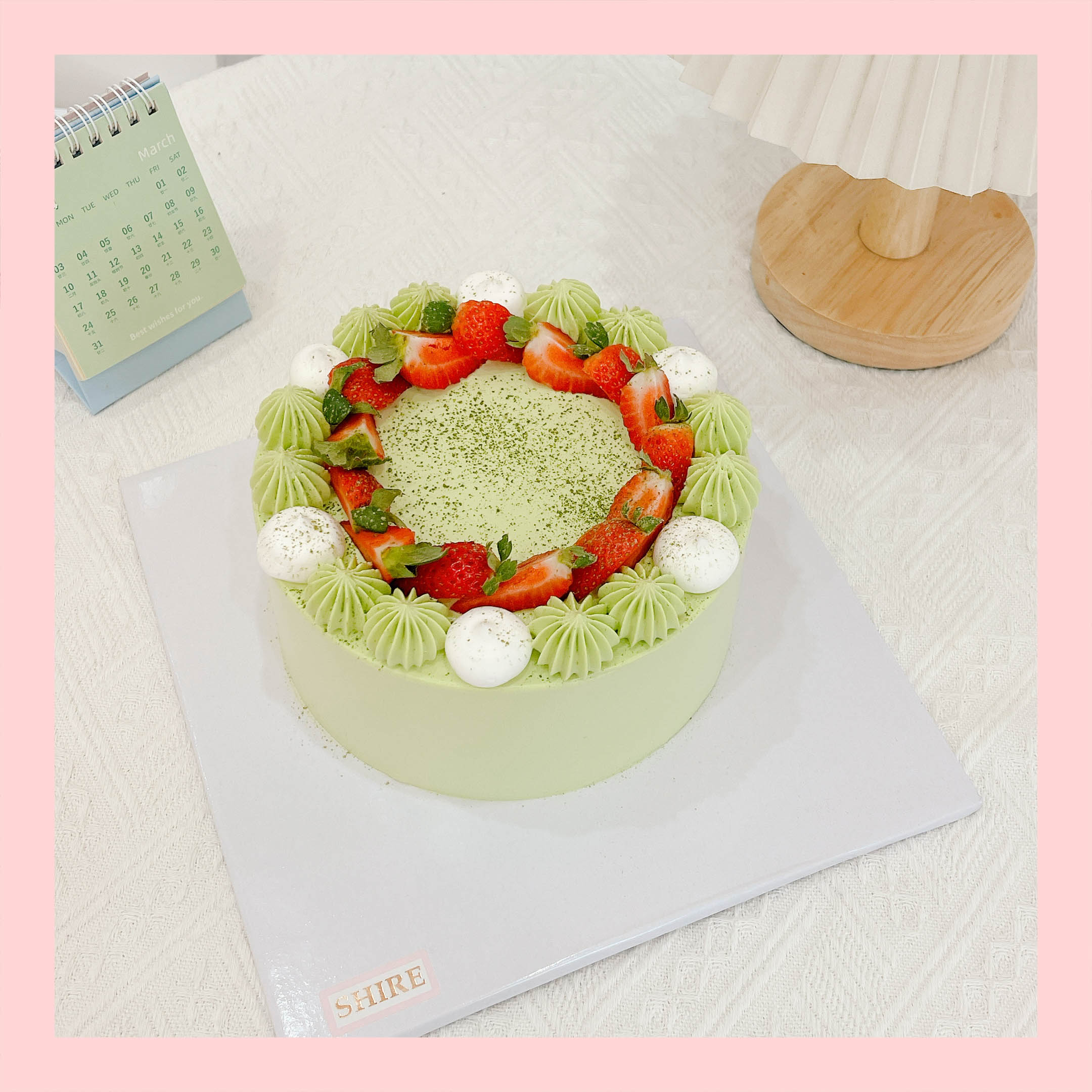 Bánh trang trí dâu - Bánh kem sinh nhật