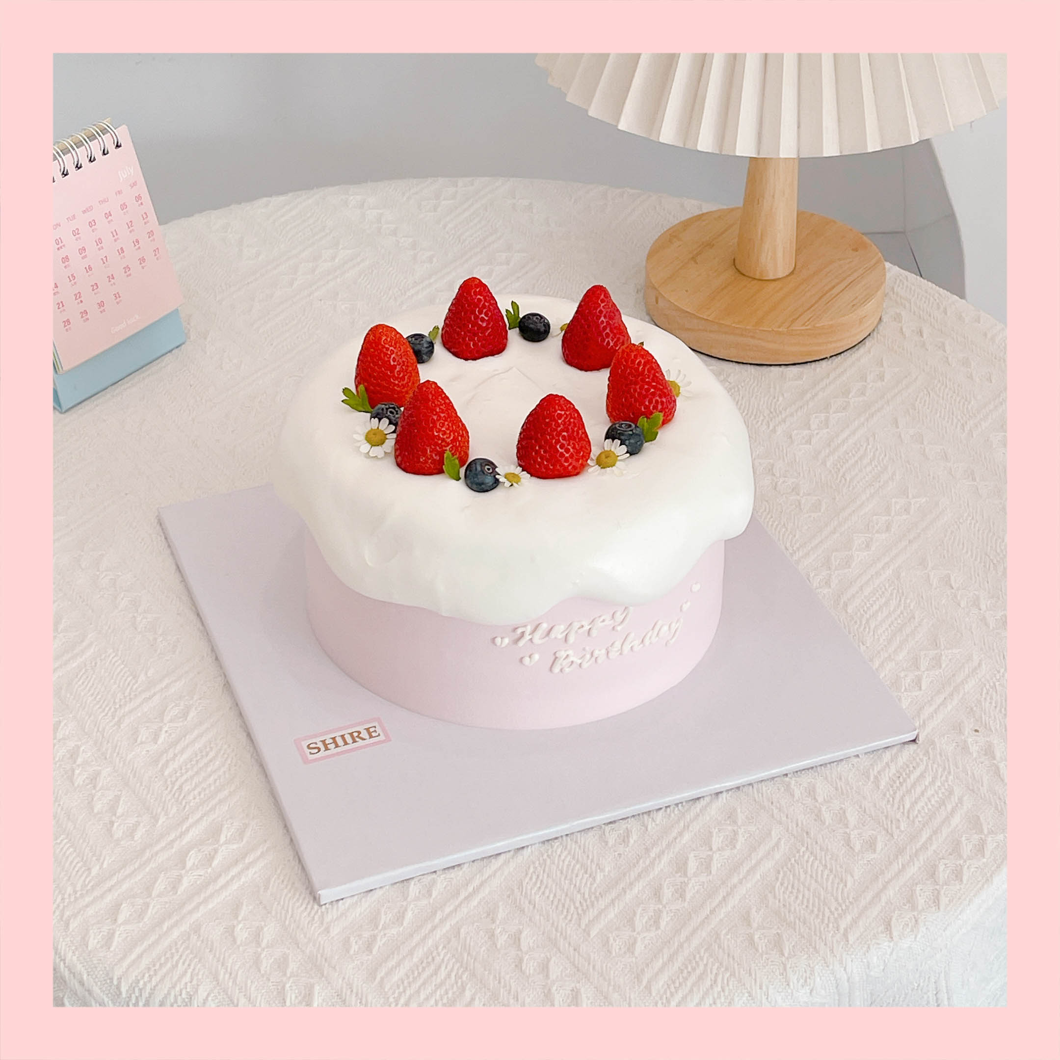 Bánh trang trí dâu - Bánh kem sinh nhật