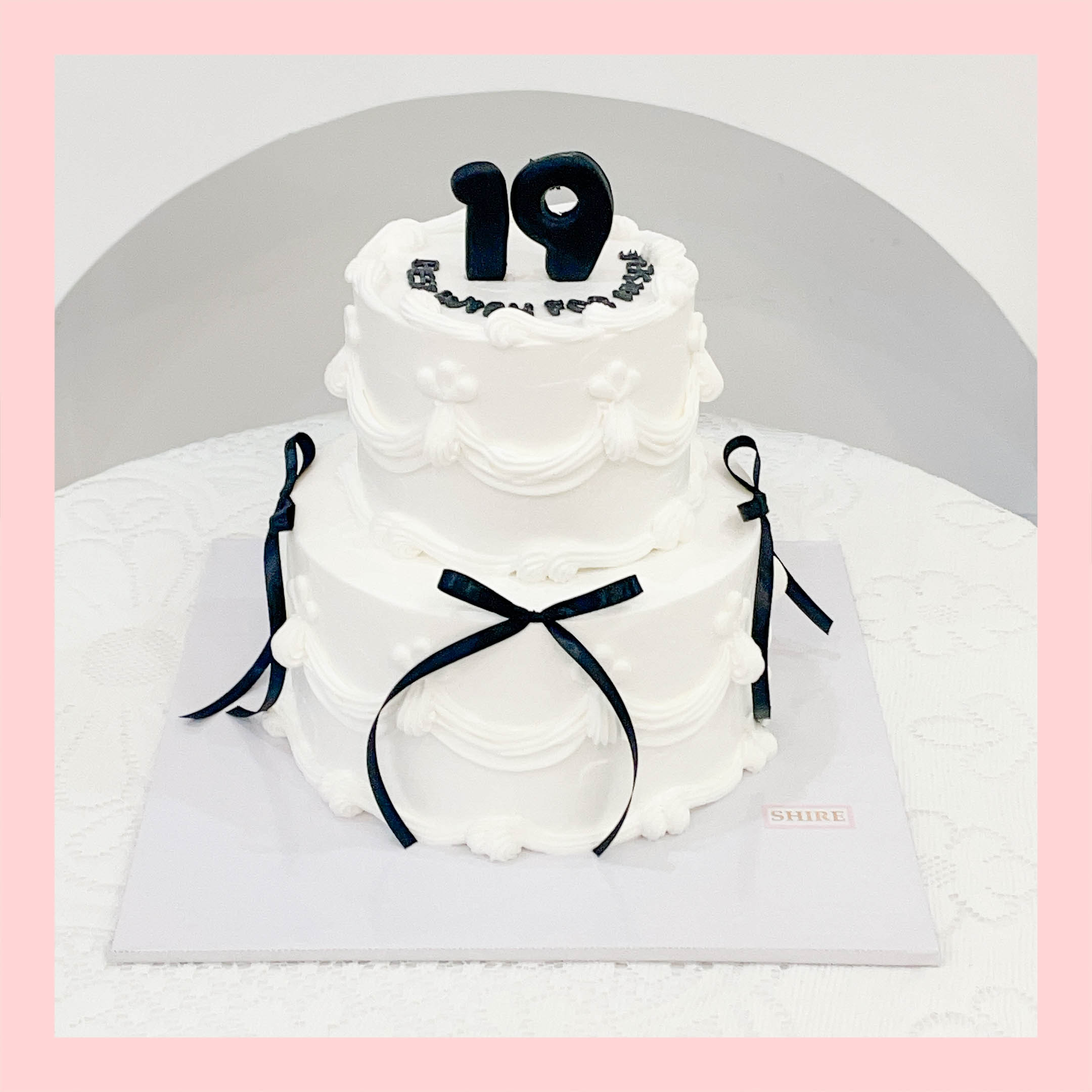 Bánh kem tone trắng đen - Bánh kem sinh nhật