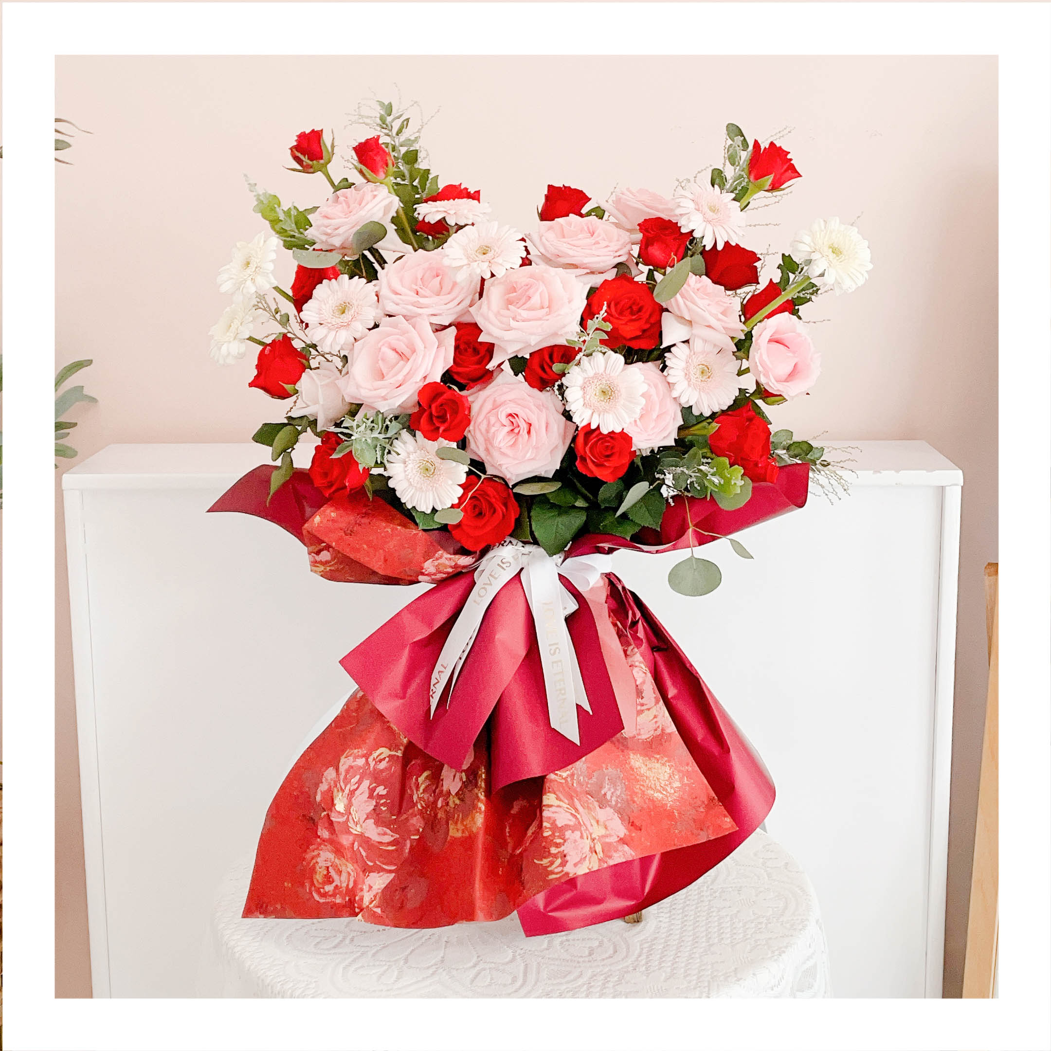Bó hoa tươi tone hồng mix