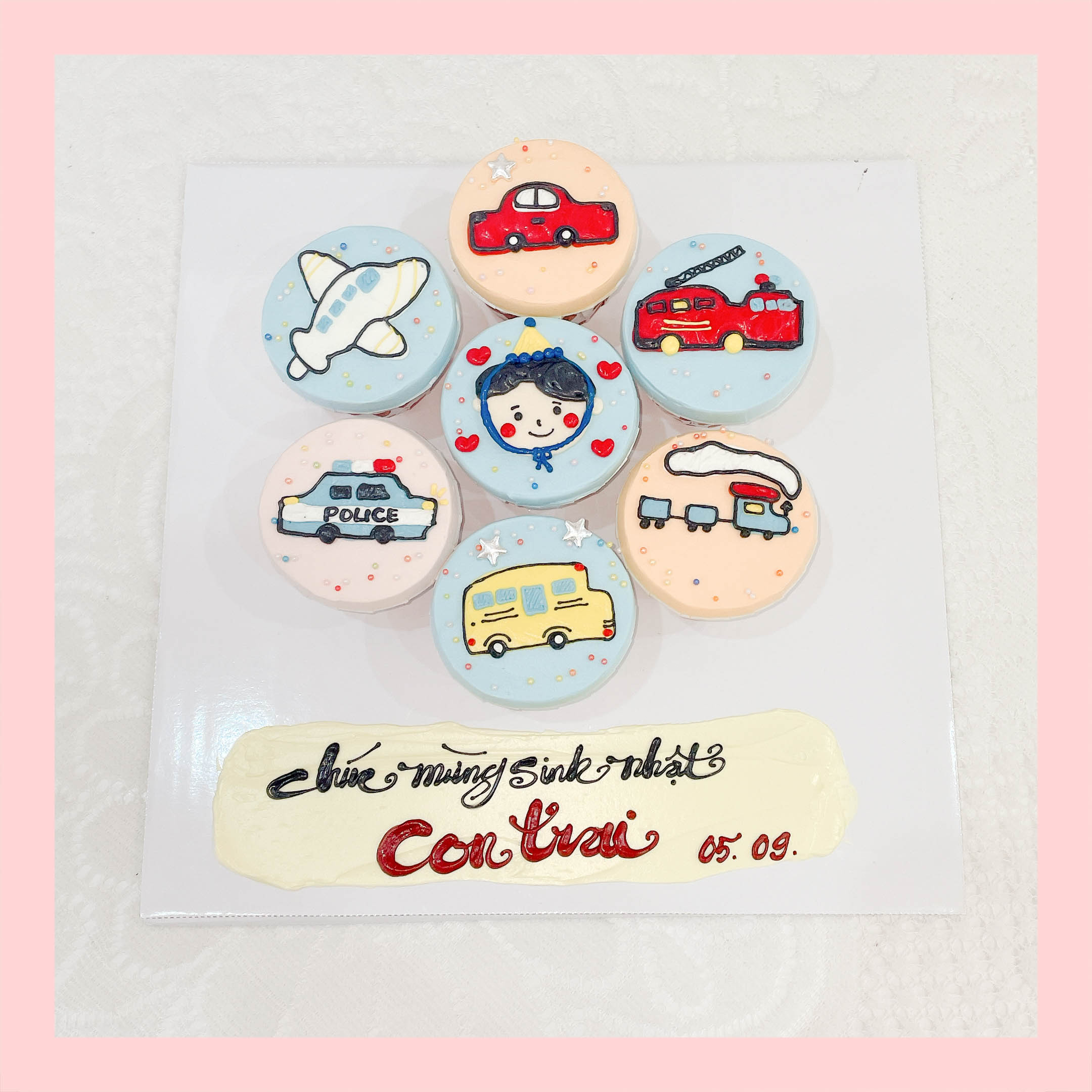 Set cupcake vẽ hình đáng yêu kem sữa - Bánh sinh nhật dạng cupcake ổ