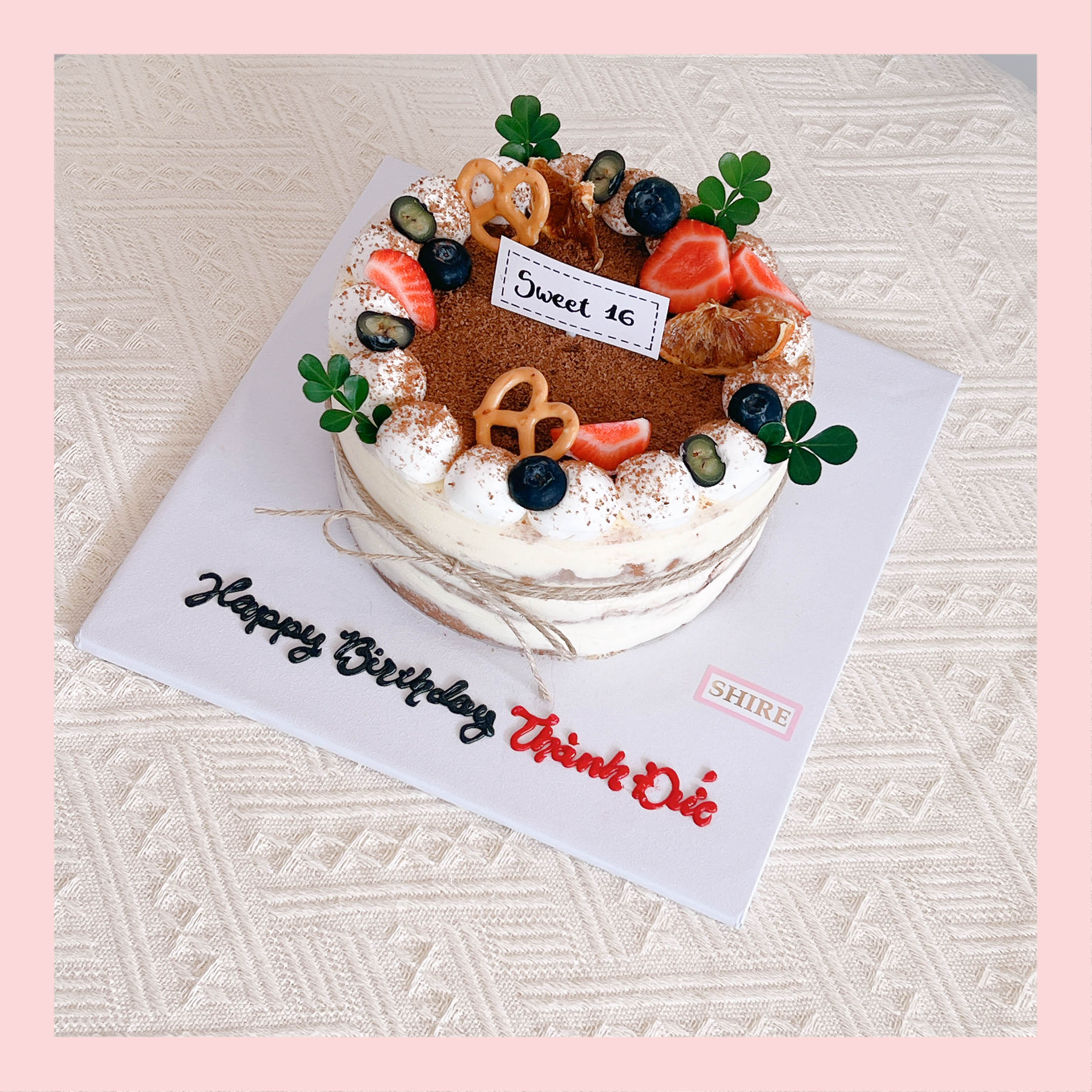 Tiramisu trang trí trái cây - Bánh kem tiramisu dạng ổ