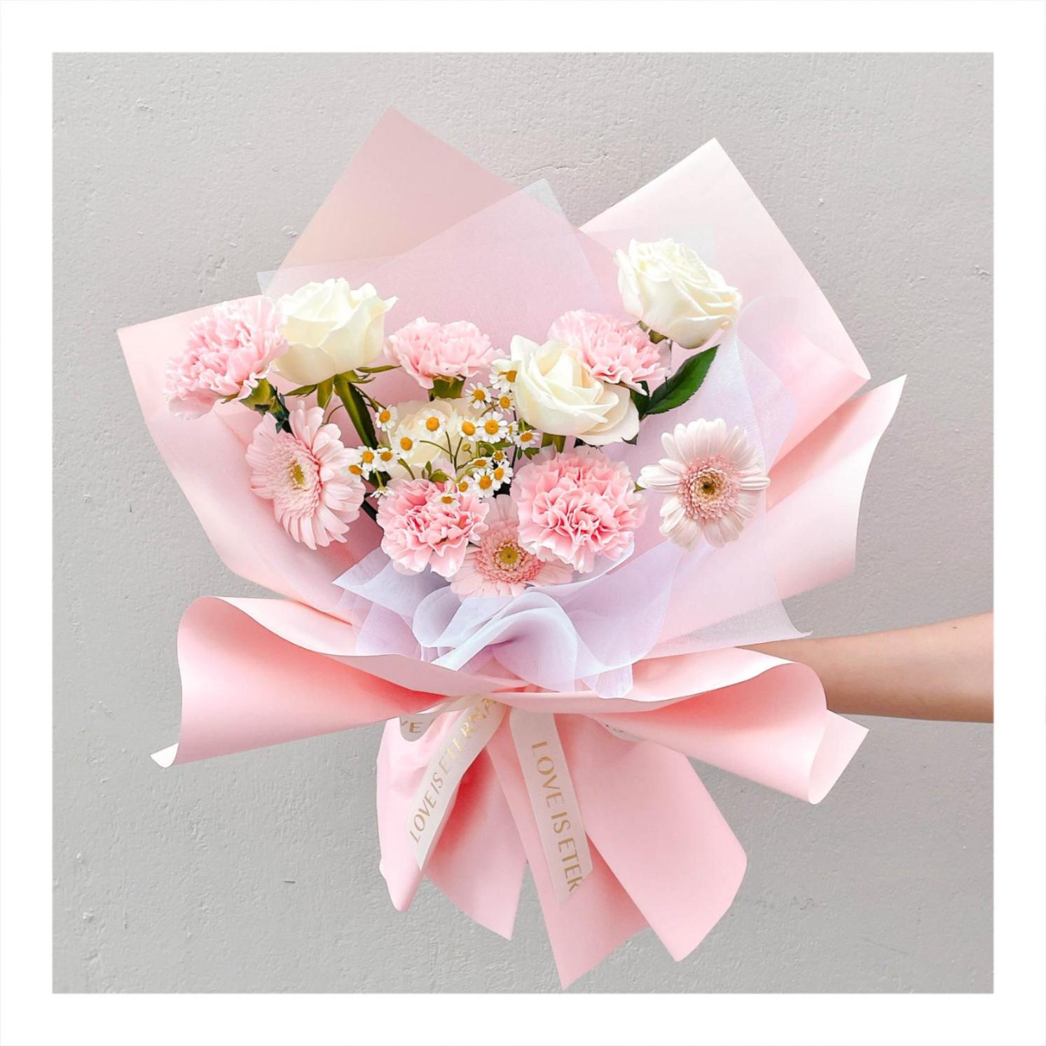 Bó hoa tươi tone hồng mix