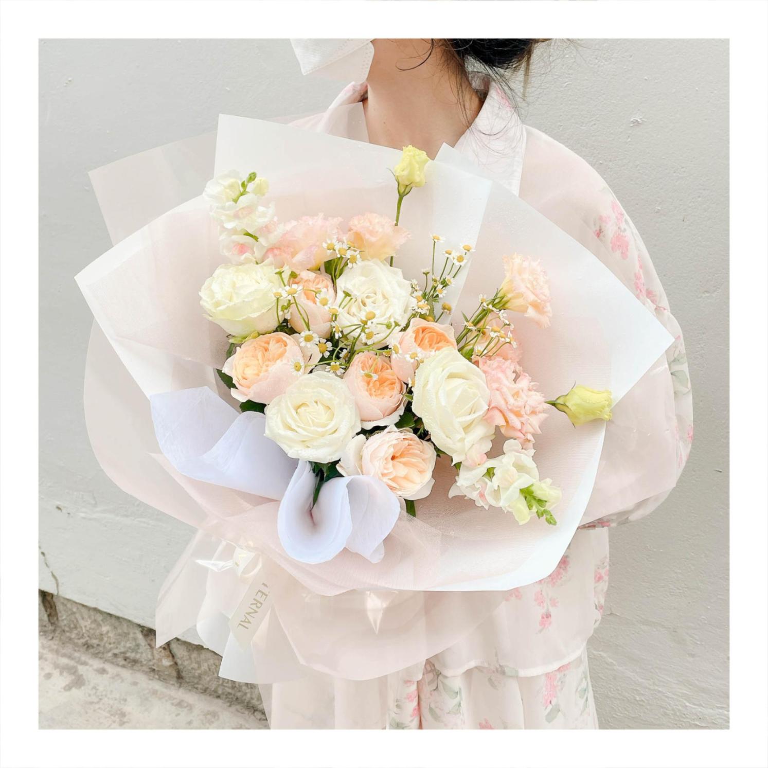 Bó hoa tươi tặng sếp nữ