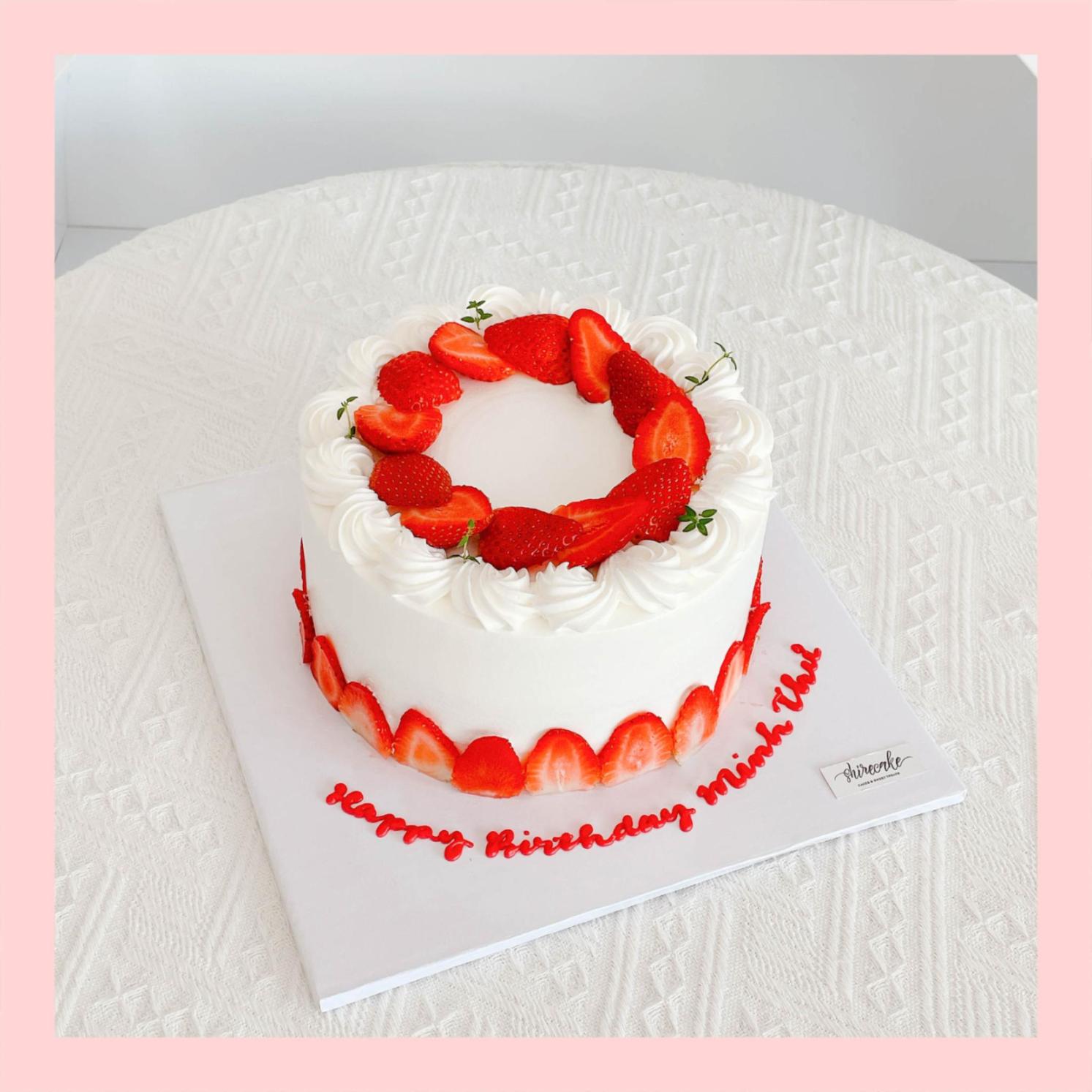 Bánh trang trí dâu - Bánh kem sinh nhật