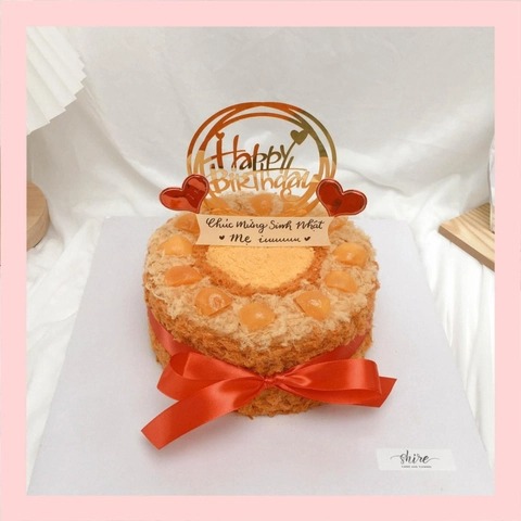 Bông lan trứng muối trang trí phụ kiện hiện đại - Bánh sinh nhật bông lan trứng muối hai loại sốt phô mai và sốt bơ