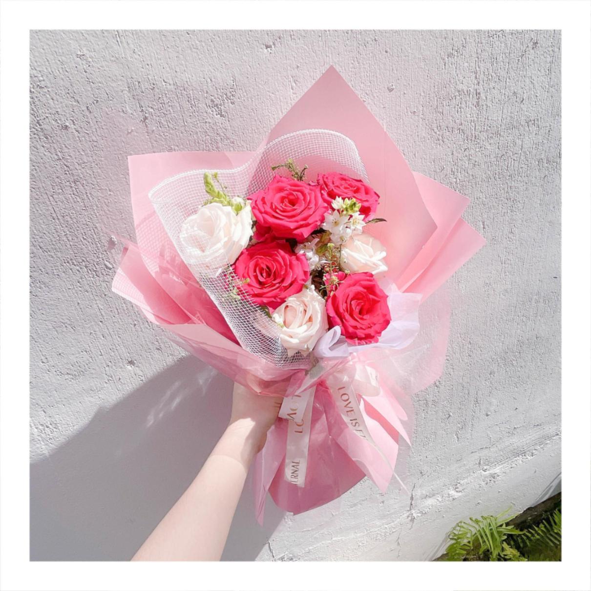 Bó hoa tươi tone hồng mix