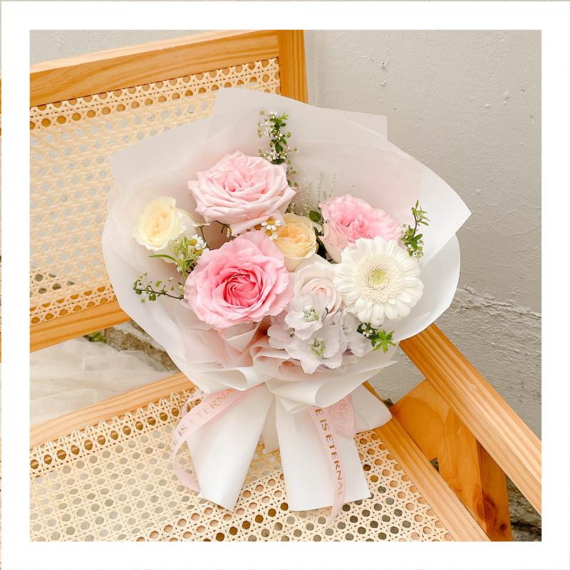 Bó hoa tươi tặng sếp nữ