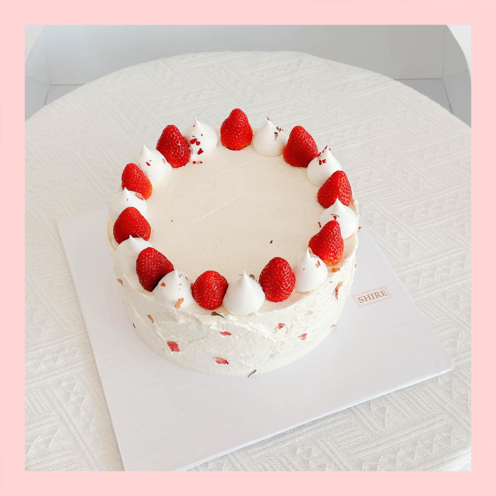 Bánh trang trí dâu - Bánh kem sinh nhật