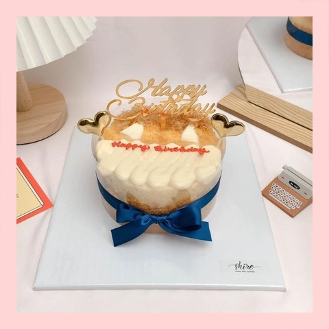 Bông lan trứng muối trang trí phụ kiện hiện đại - Bánh sinh nhật bông lan trứng muối hai loại sốt phô mai và sốt bơ