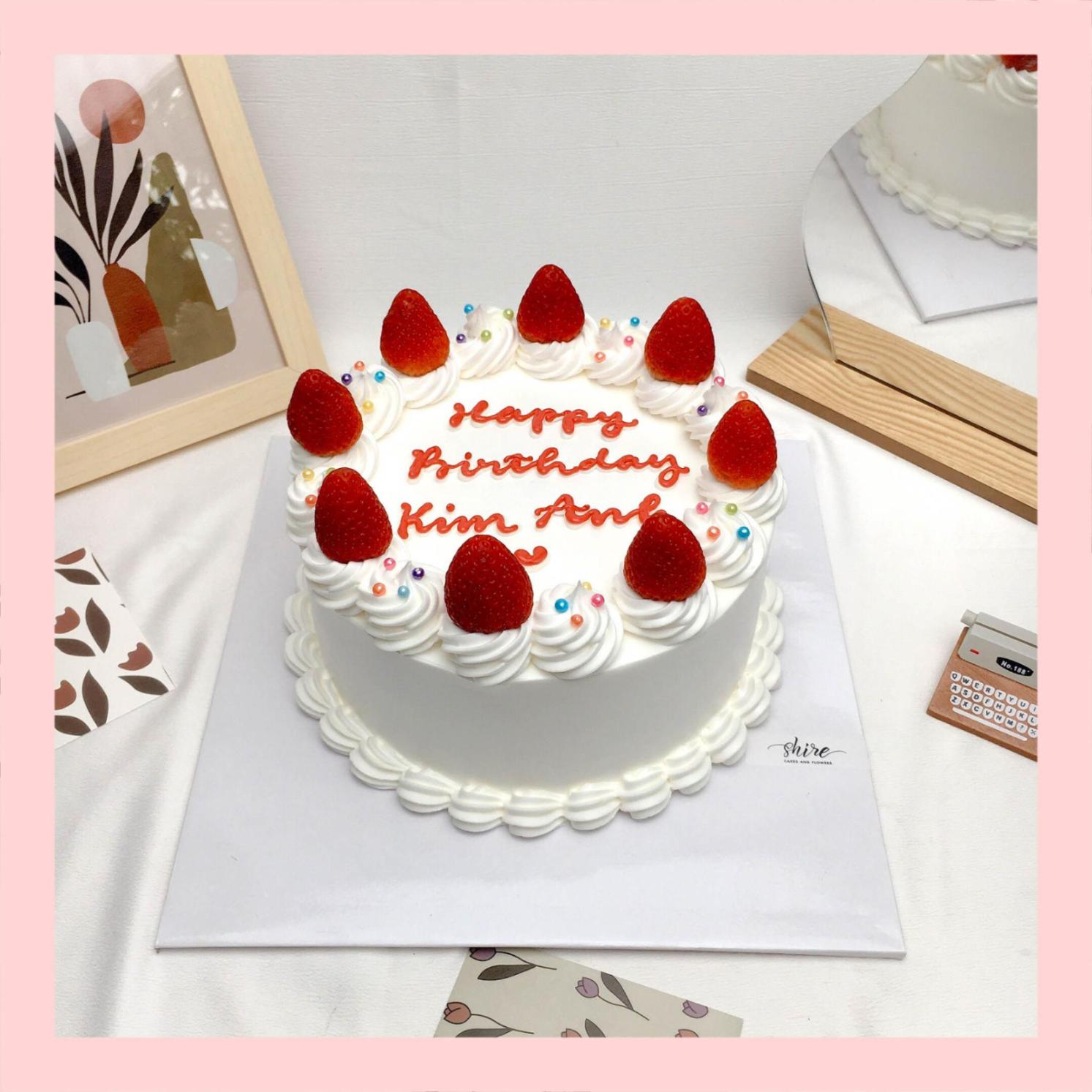 Bánh trang trí dâu kiểu Hàn Quốc - Bánh kem sinh nhật