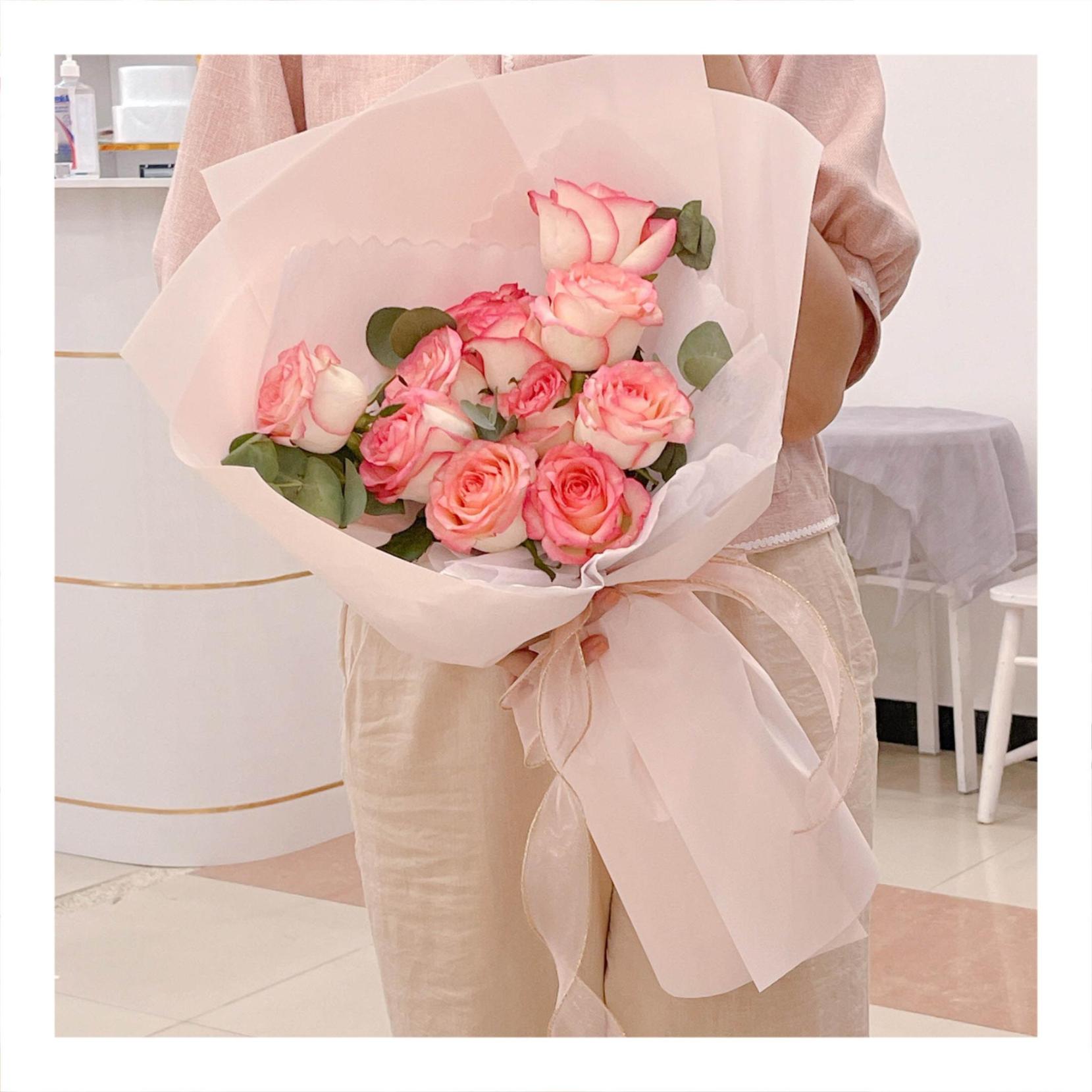 Bó hoa tươi tone hồng