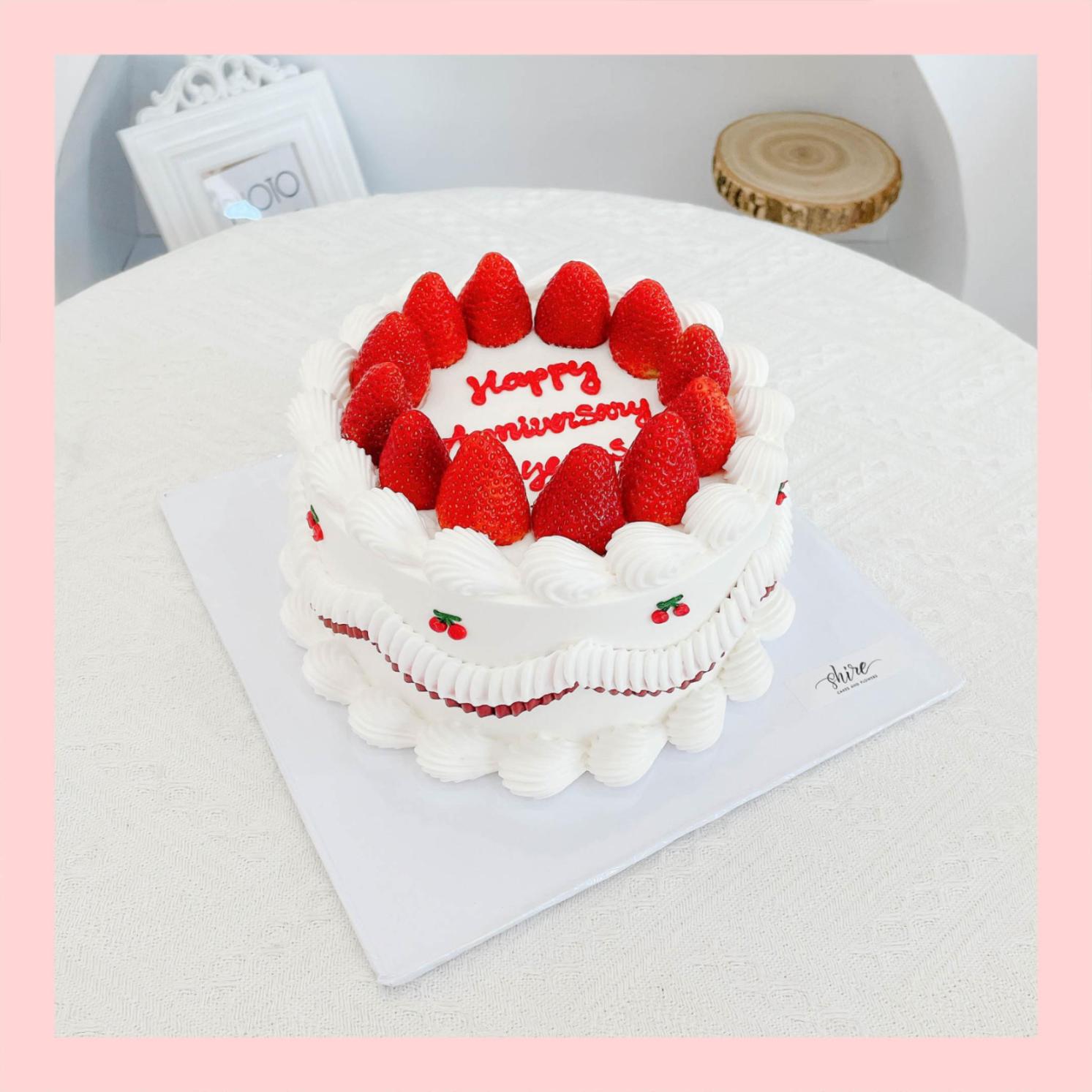 Bánh trang trí dâu kiểu Hàn Quốc - Bánh kem sinh nhật