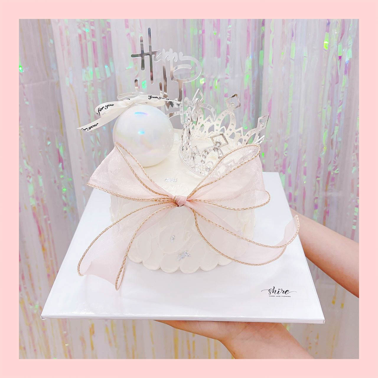 Bánh kem trang trí vương miện - Bánh kem sinh nhật cho nữ