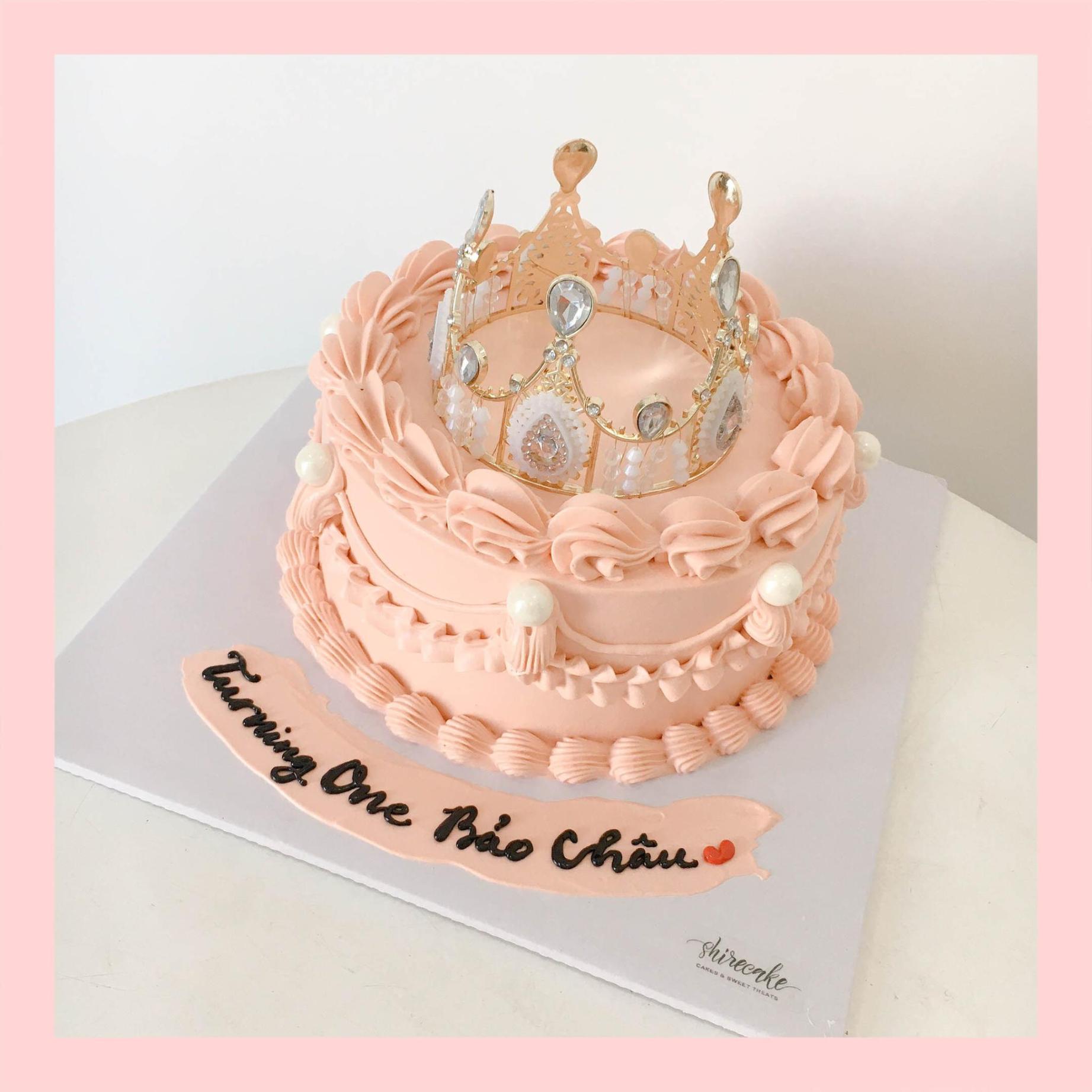 Bánh kem trang trí vương miện - Bánh kem sinh nhật cho nữ