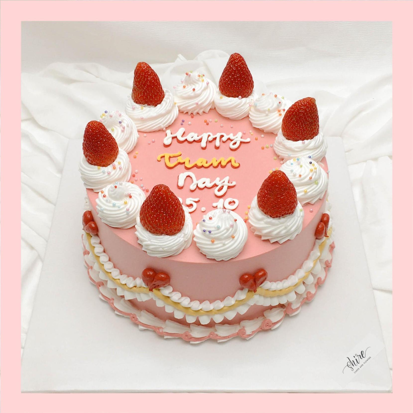 Bánh trang trí dâu kiểu Hàn Quốc - Bánh kem sinh nhật