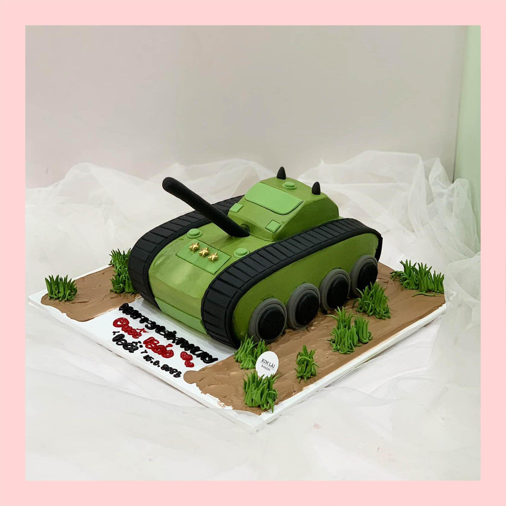 Bánh tạo hình xe hơi/bóng đá 3D - Bánh sinh nhật bé trai