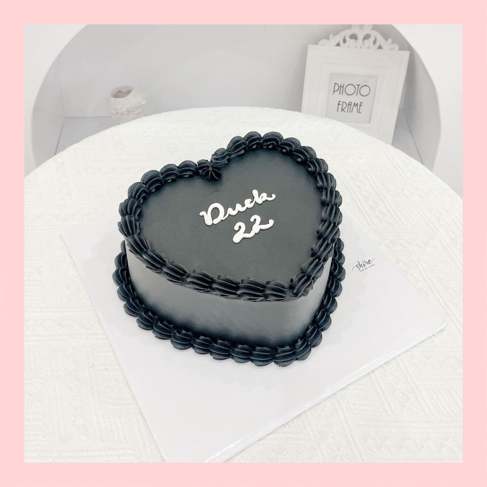 Bánh kem tone trắng đen - Bánh kem sinh nhật
