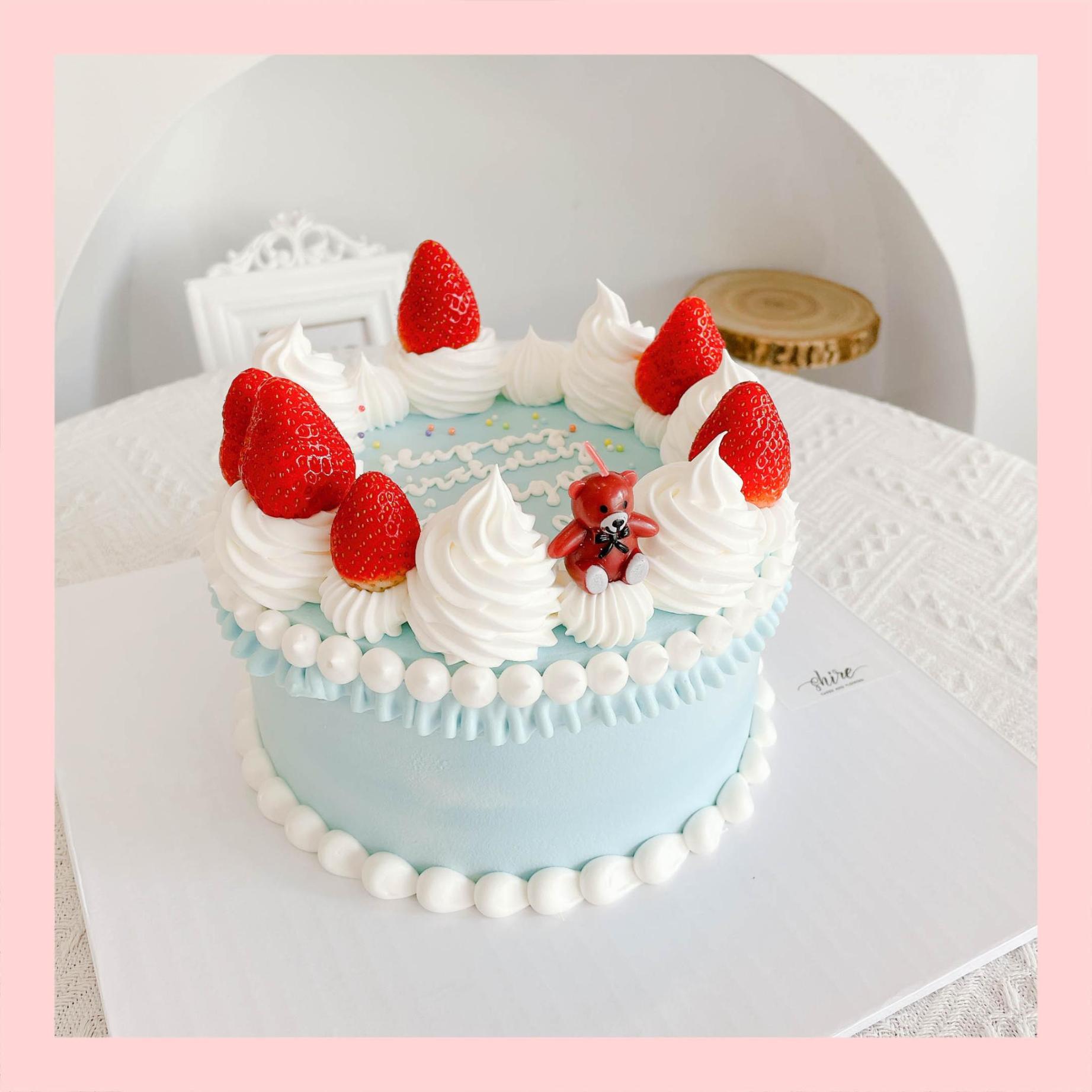 Bánh trang trí dâu kiểu Hàn Quốc - Bánh kem sinh nhật