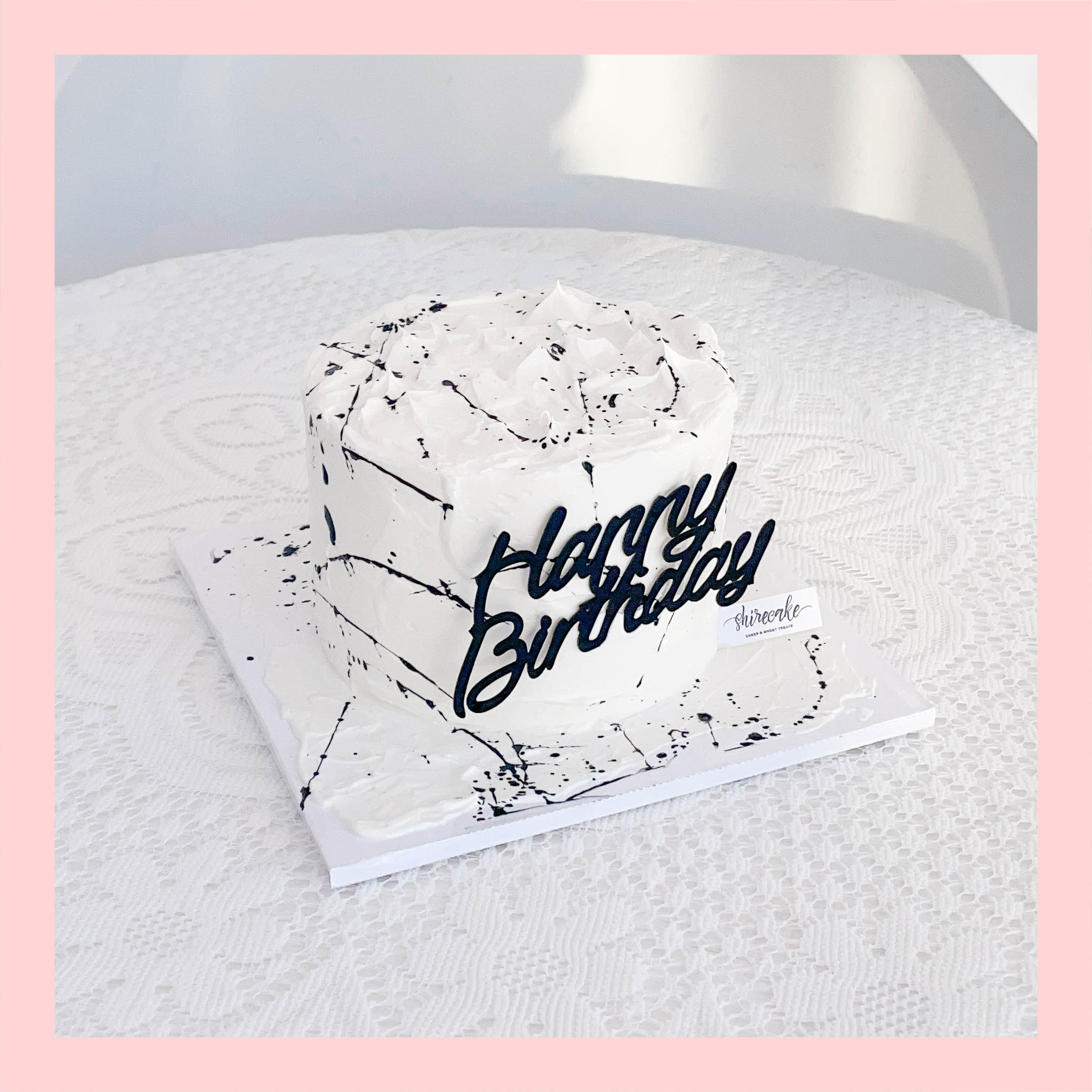 Bánh kem tone trắng đen - Bánh kem sinh nhật