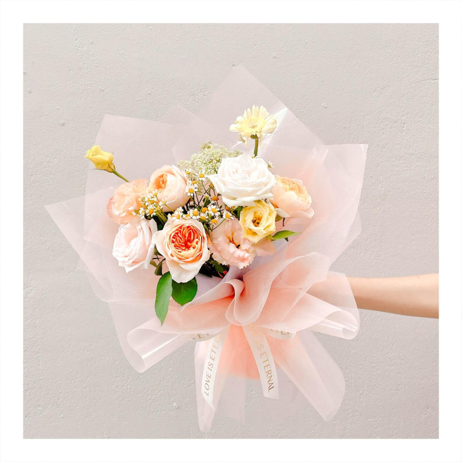 Bó hoa tươi tone cam