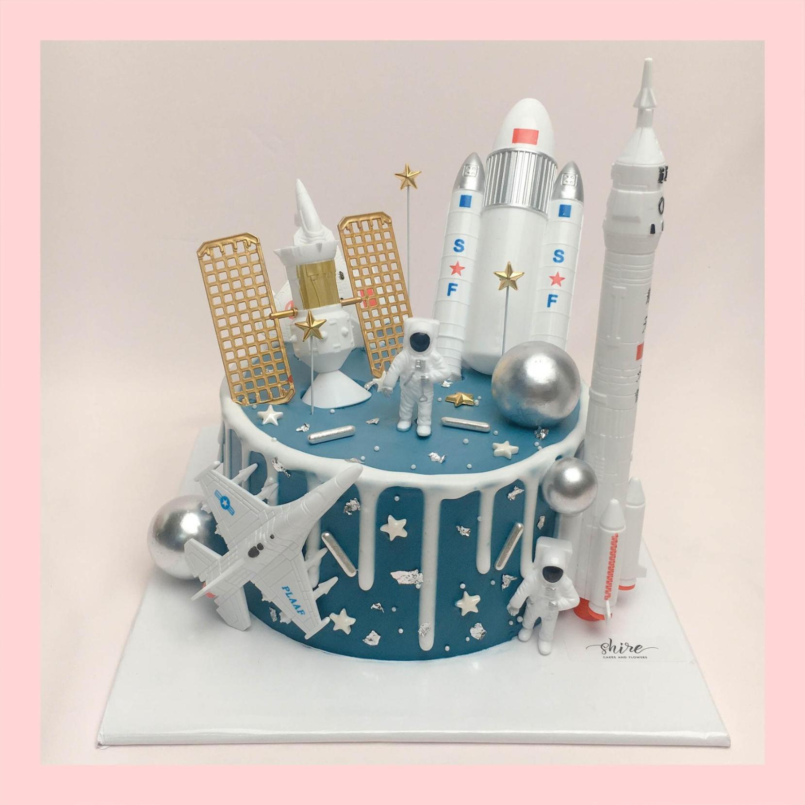 Bánh kem phi hành gia - Bánh sinh nhật bé trai