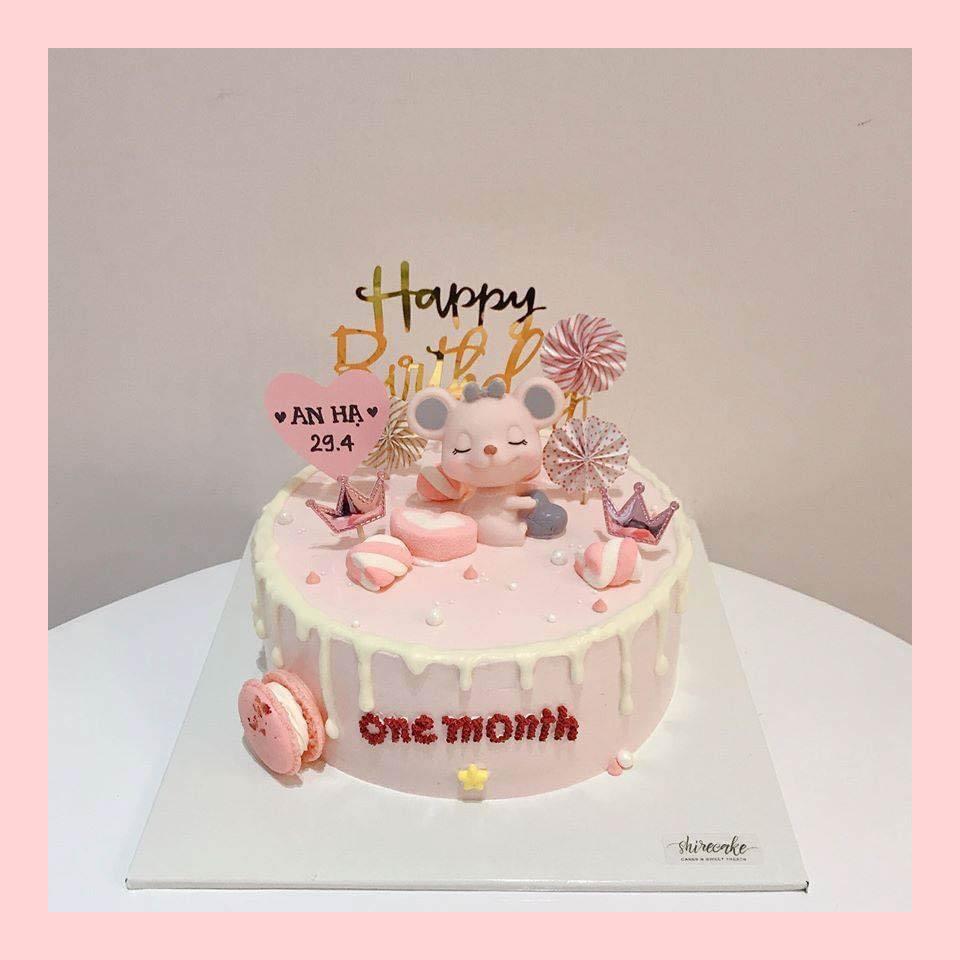 Bánh kem sinh nhật hiện đại trang trí tượng bé chuột cho bé gái