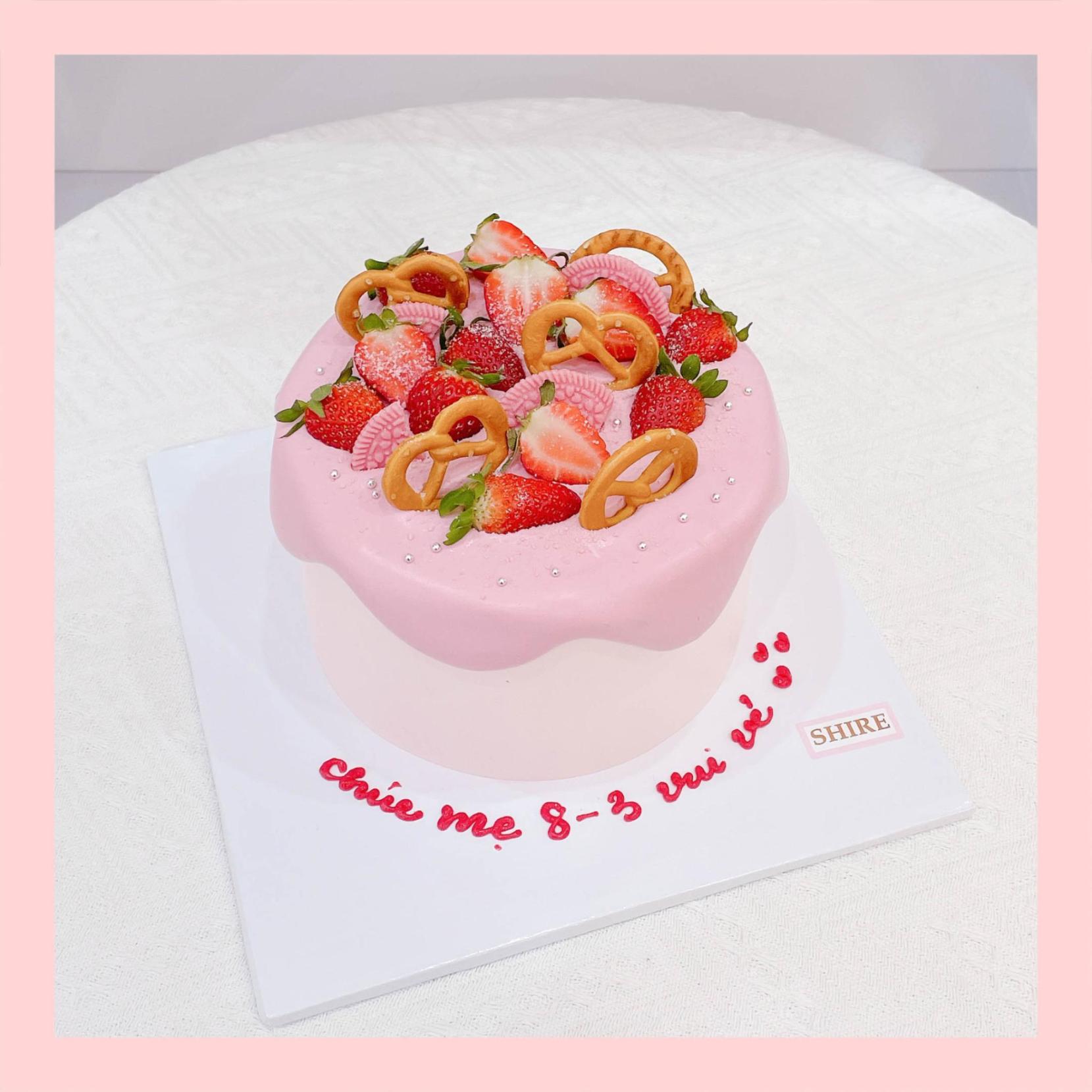 Bánh trang trí dâu - Bánh kem sinh nhật