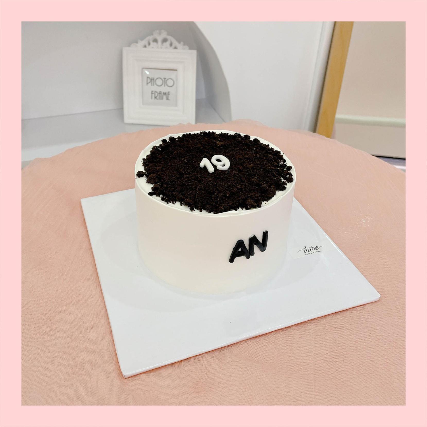 Bánh kem tone trắng đen - Bánh kem sinh nhật