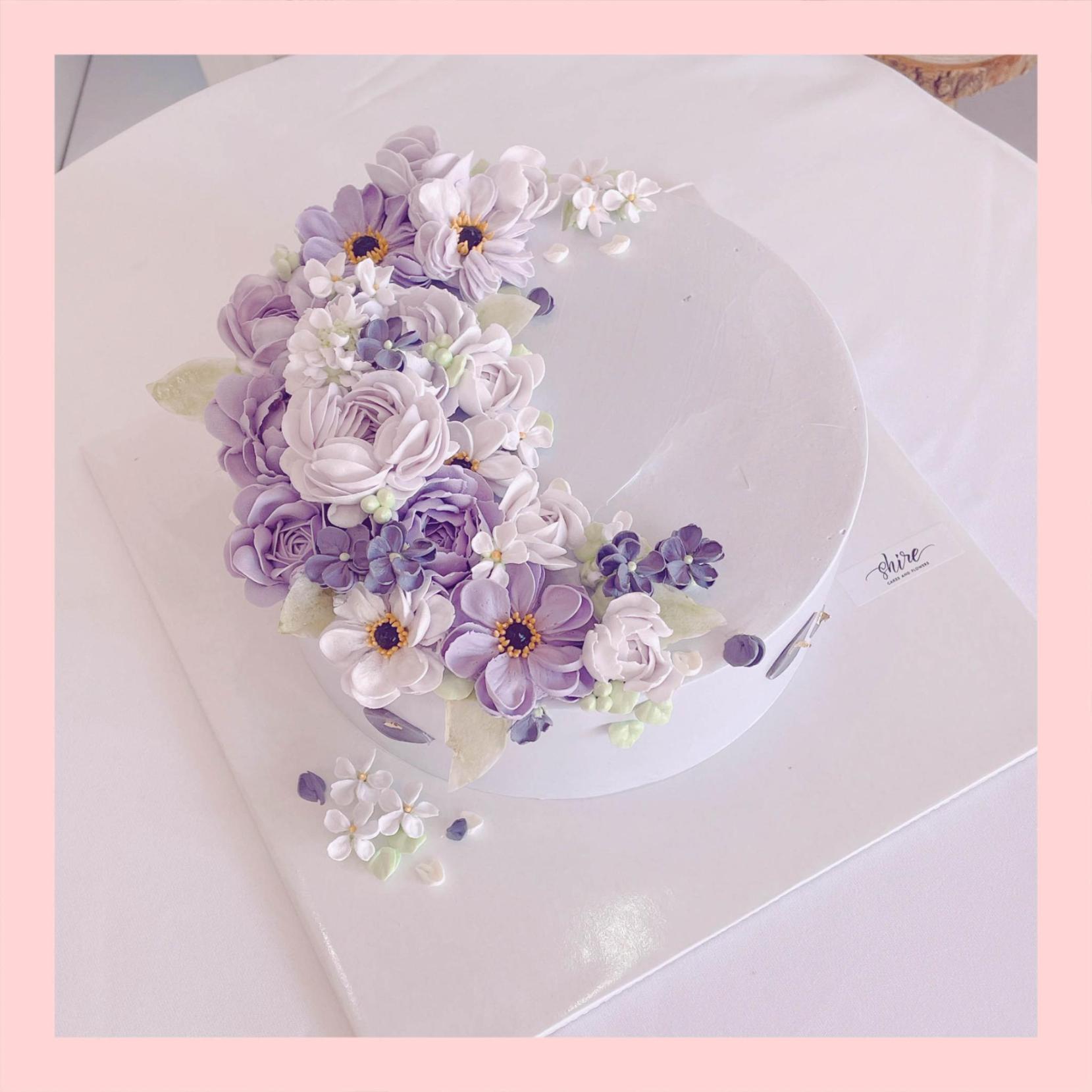 Bánh kem cưới bỏ quả 1 tầng trang trí hoa kem