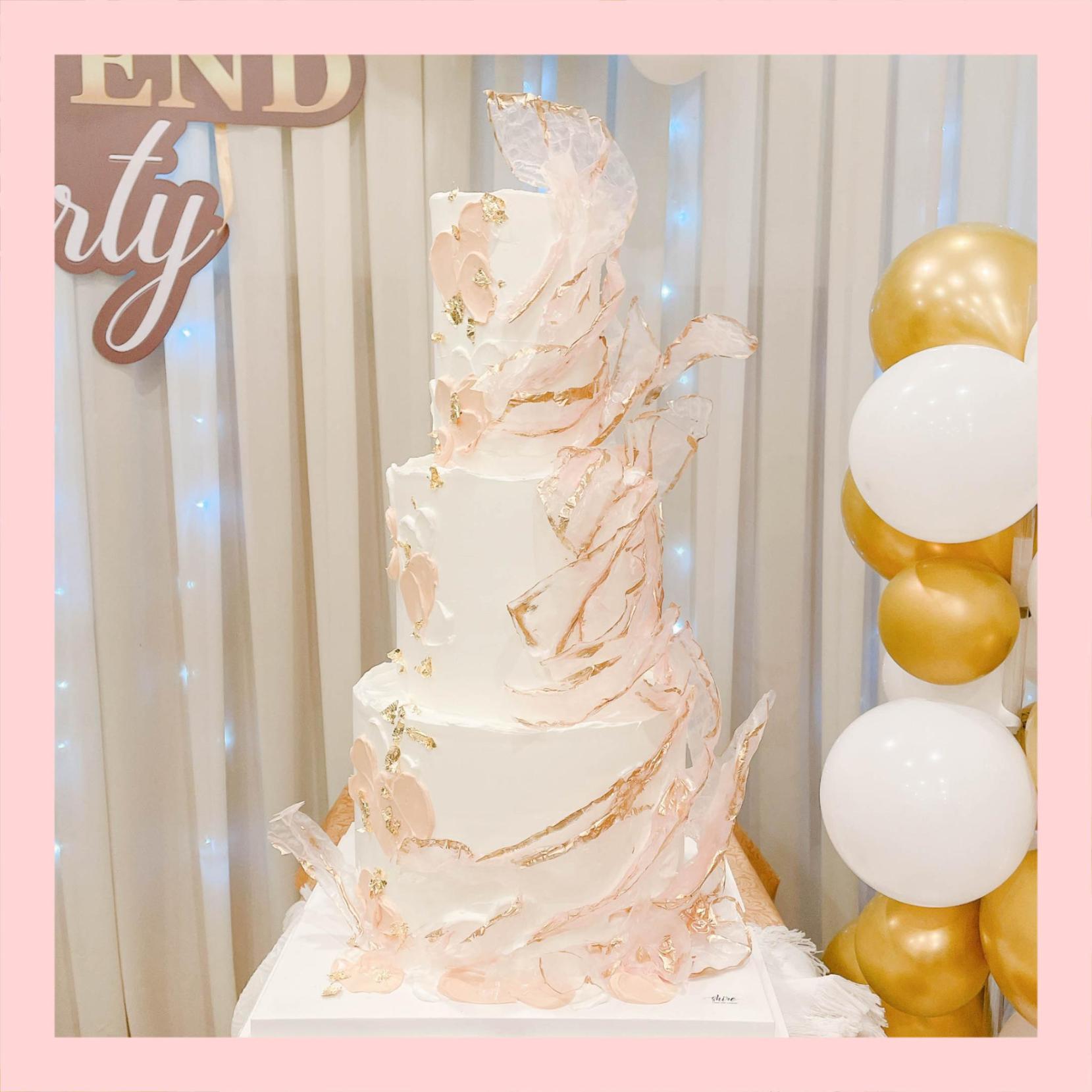 Bánh kem cưới nhà hàng lớn