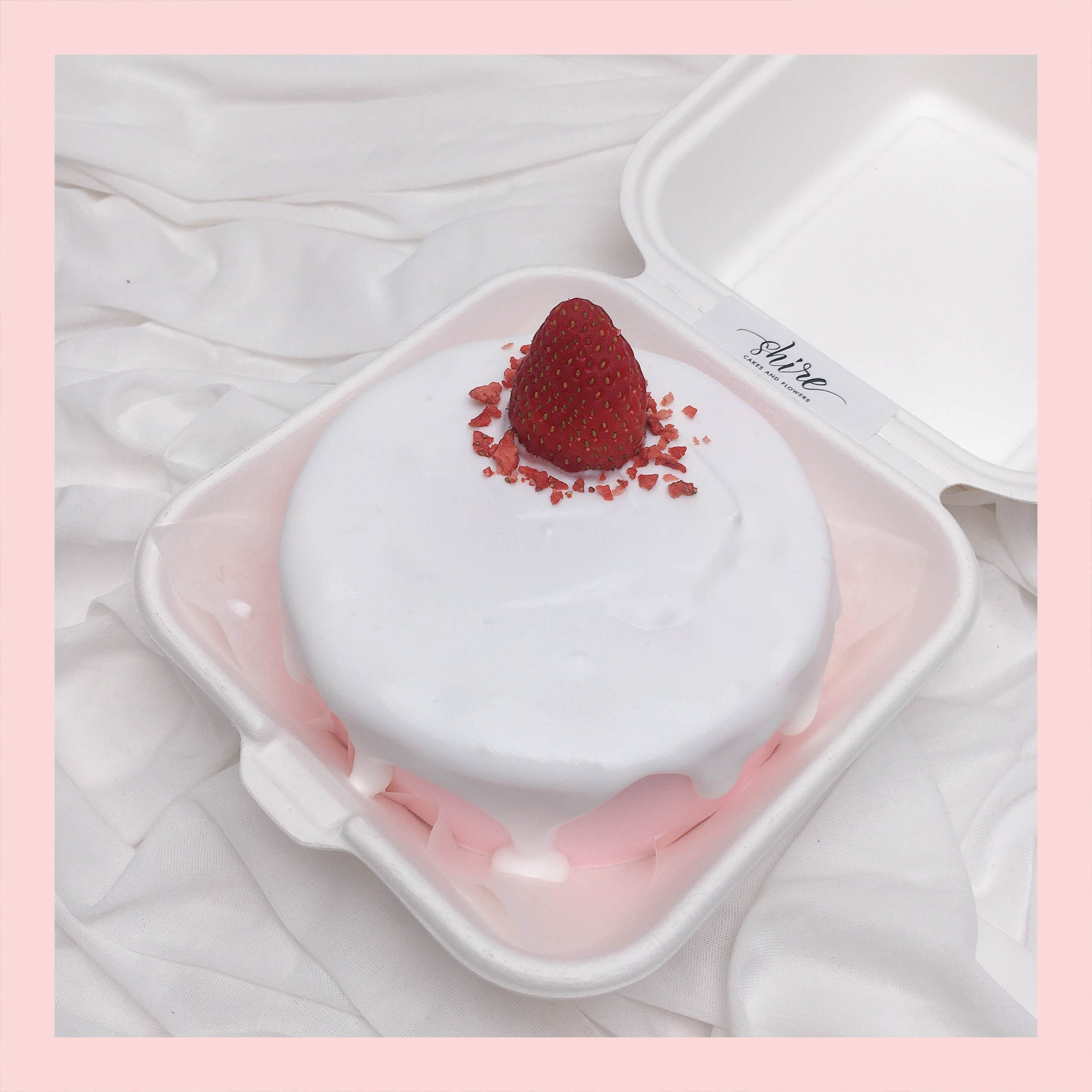 Mini Bento dâu tây - Bánh kem bơ mini hộp bã mía