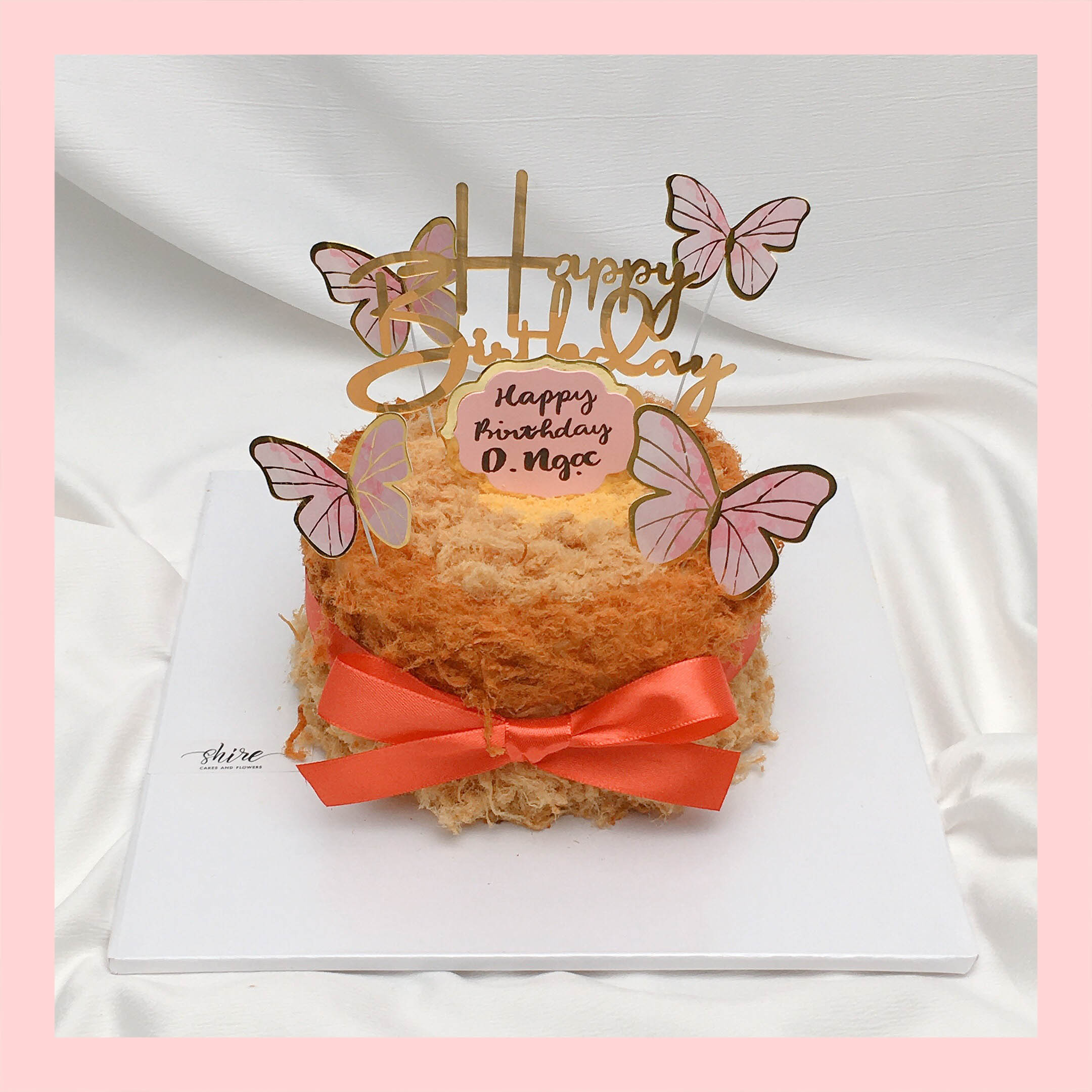 Bông lan trứng muối trang trí phụ kiện hiện đại - Bánh sinh nhật bông lan trứng muối hai loại sốt phô mai và sốt bơ