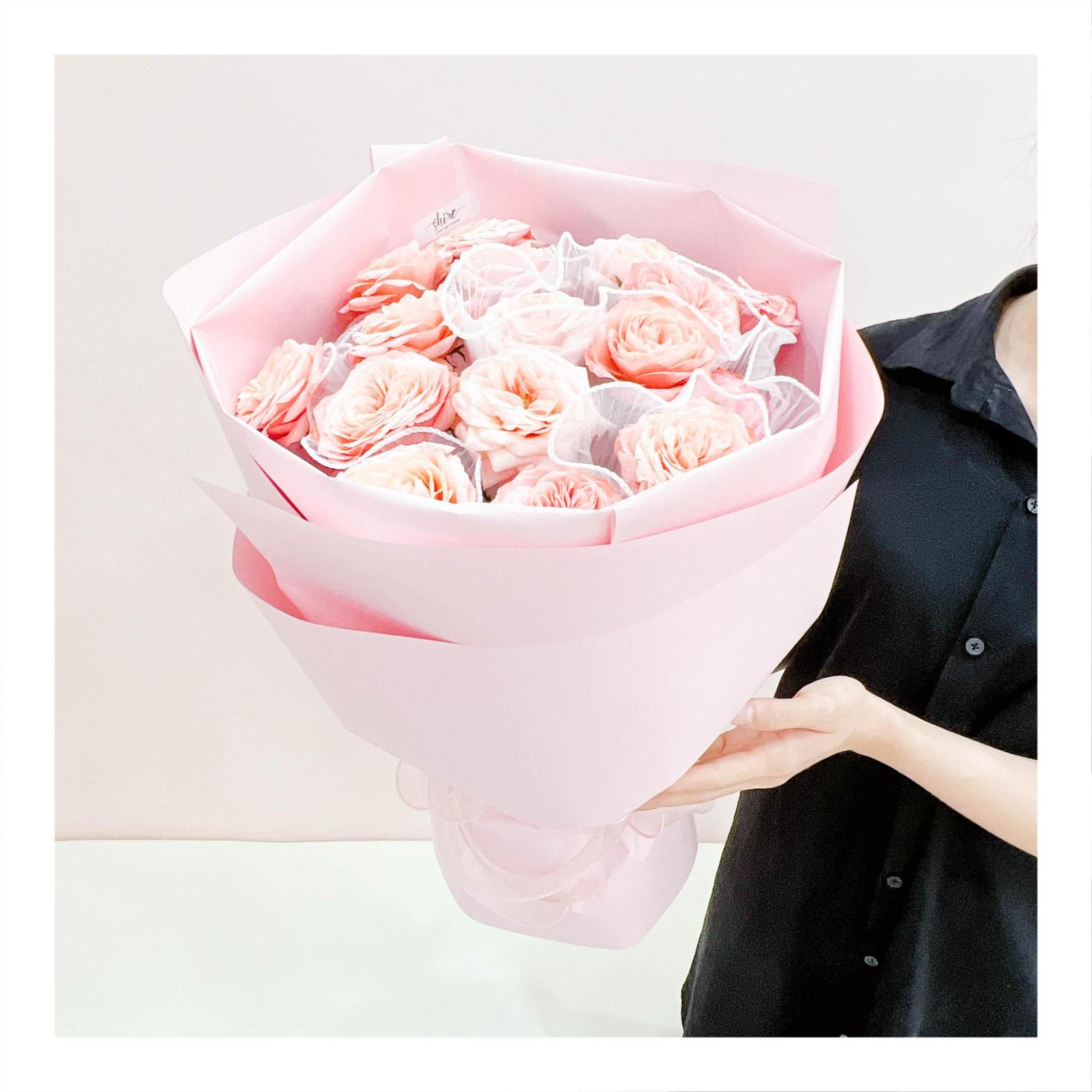 Bó hoa tươi tone hồng