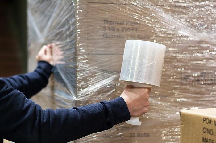 Chia sẻ cách quấn màng PE bằng tay tiết kiệm mà hiệu quả BAO BÌ NHỰA TẤN TÀI - Nhà Máy Sản Xuất Túi Nilon, Bao Bì Nhựa