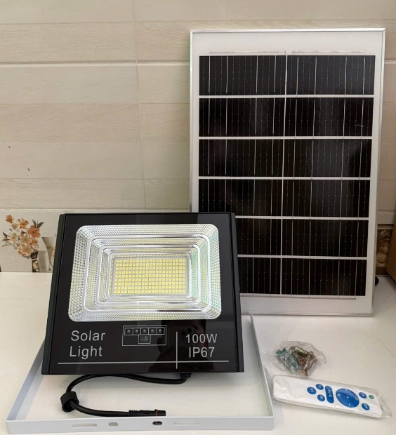 Bộ đèn pha năng lượng mặt trời công suất thiết kế 100W, hiệu VI-HOME (kích cỡ đèn: 248*303*78mm, chất liệu: nhôm + kính, sử dụng ngoài trời) | FV; 24T