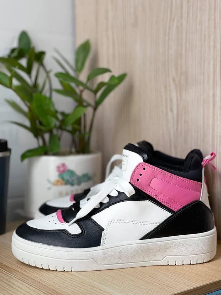 High-top trainers with decorative pieces
